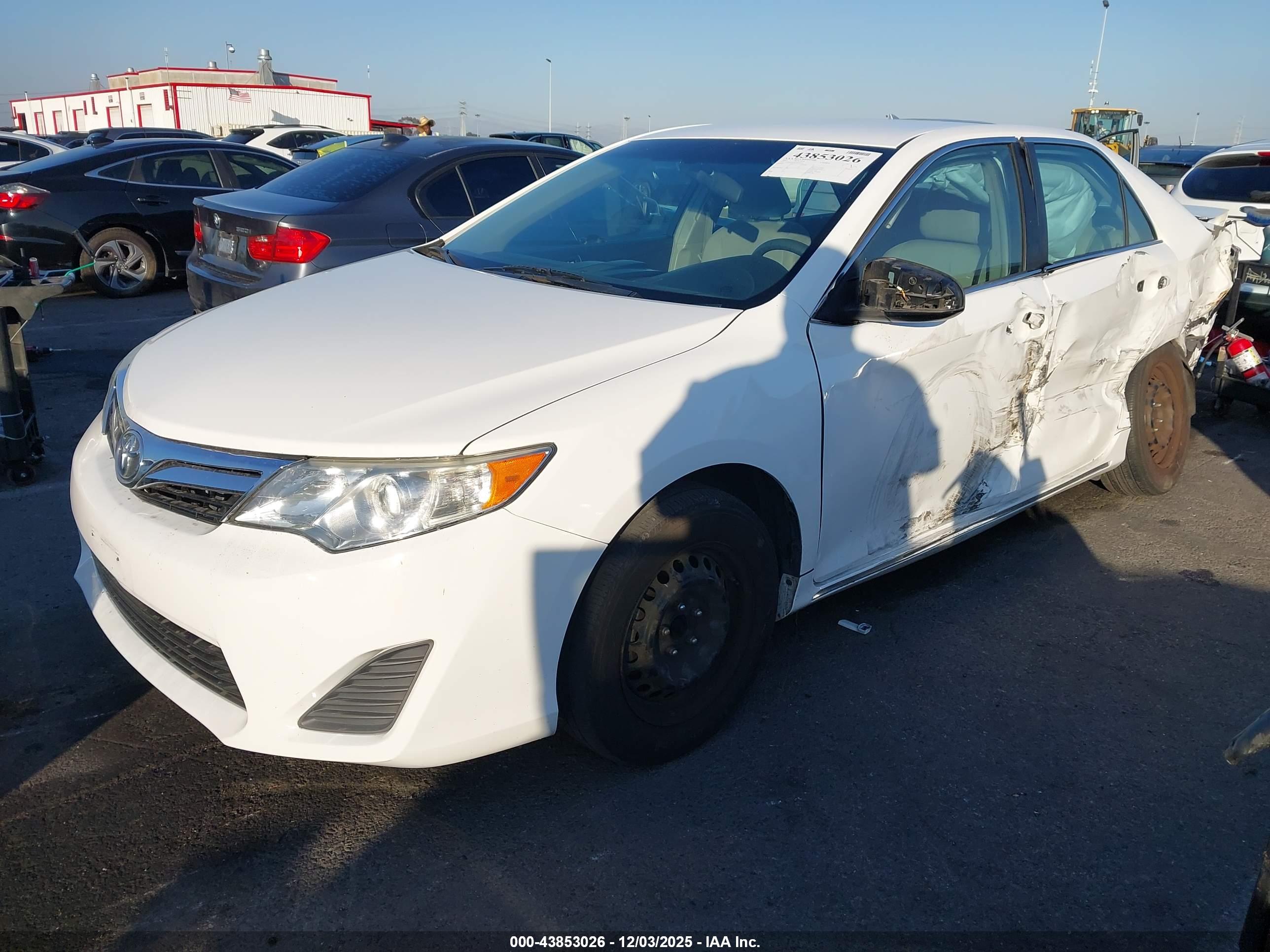 TOYOTA CAMRY image 2