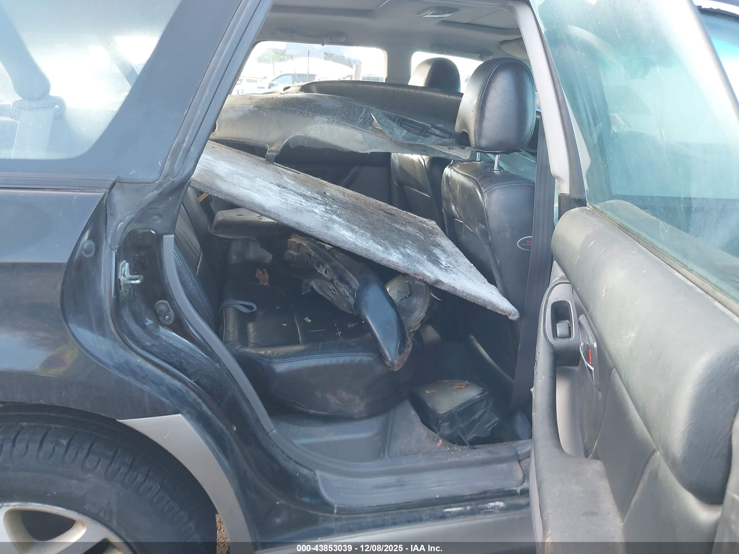 SUBARU OUTBACK image 8
