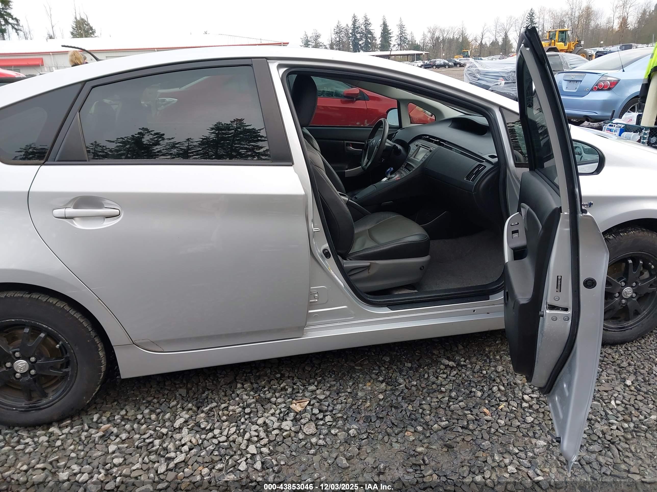 TOYOTA PRIUS image 5