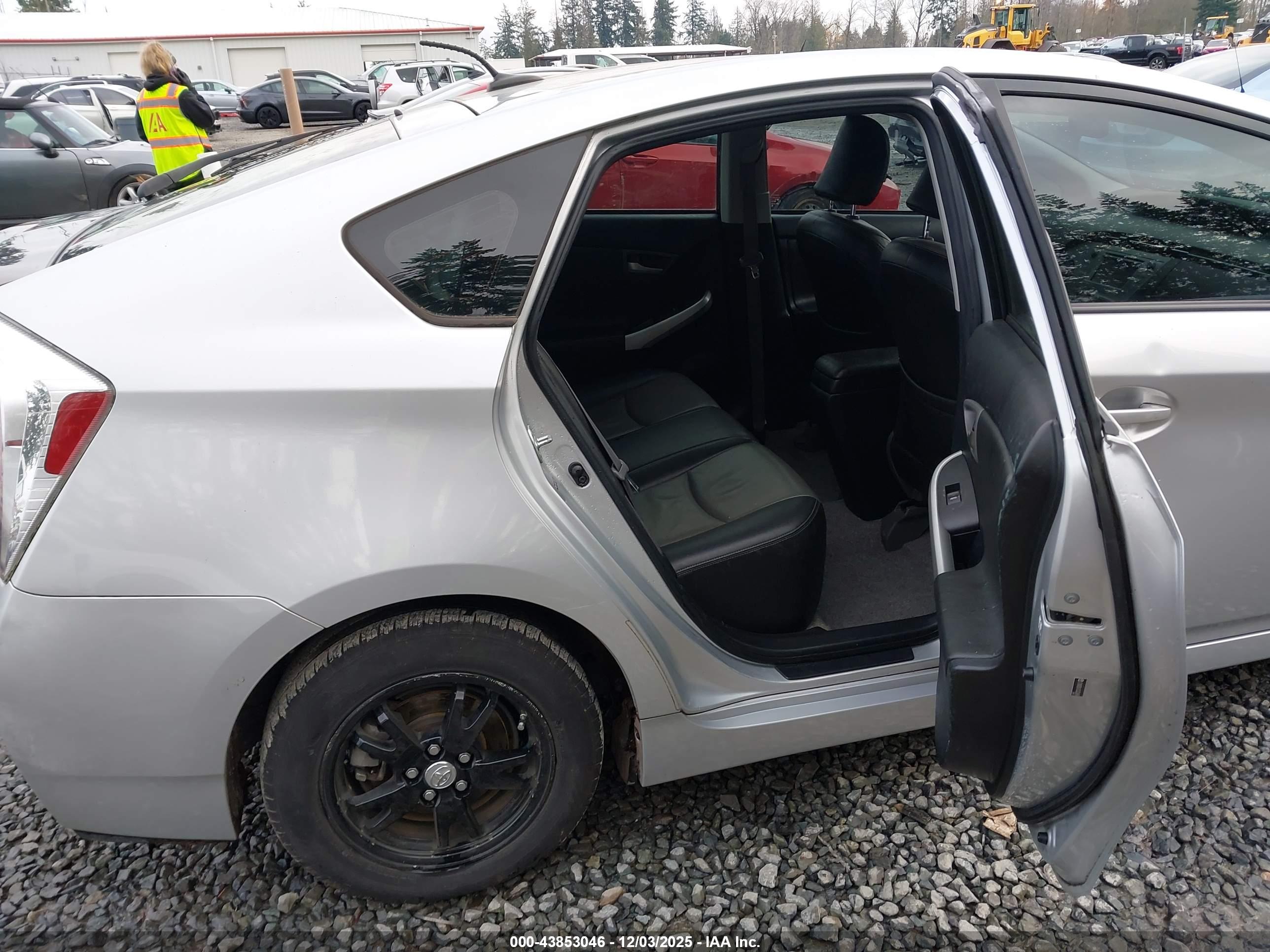 TOYOTA PRIUS image 8
