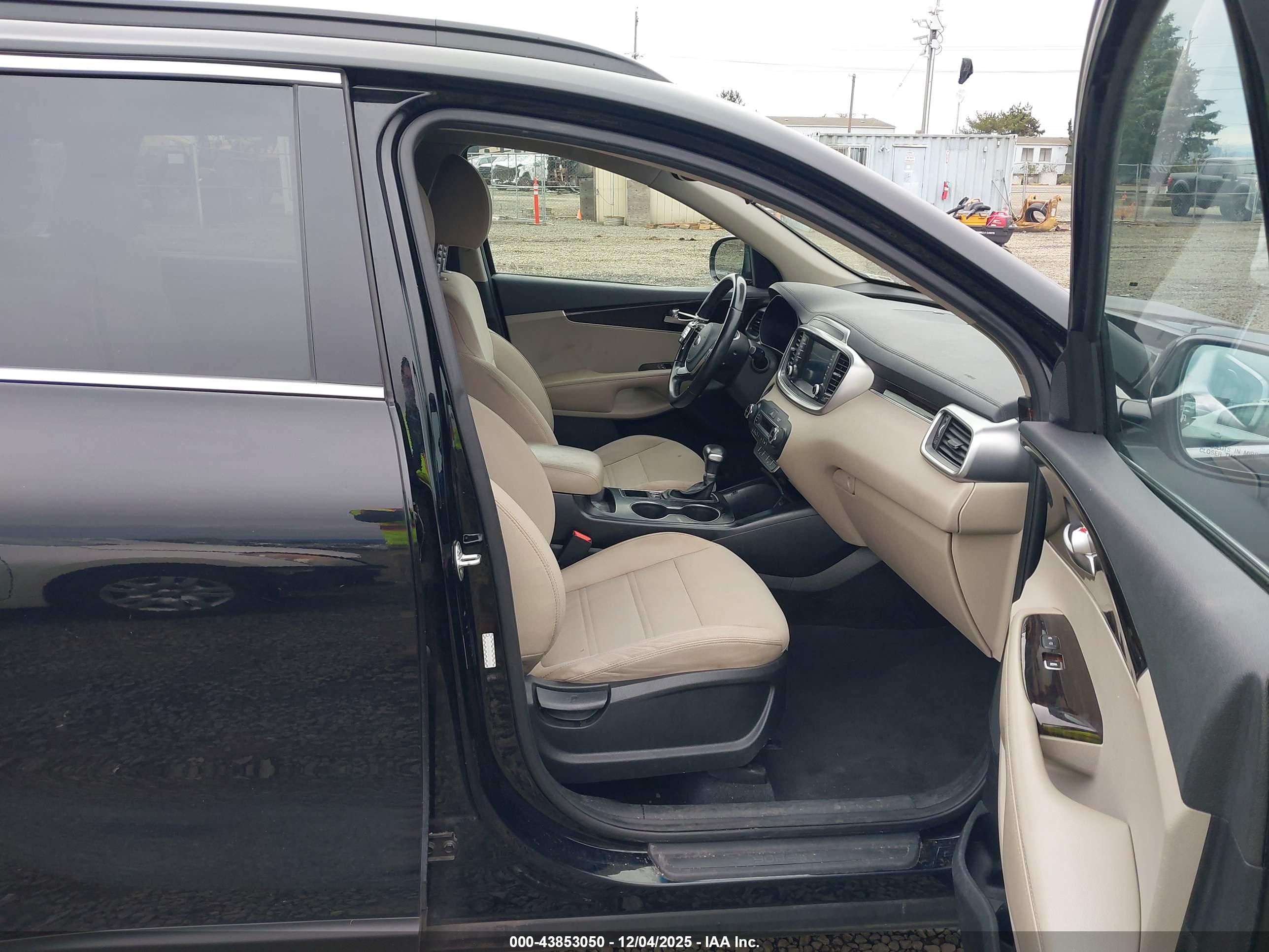 KIA SORENTO image 5
