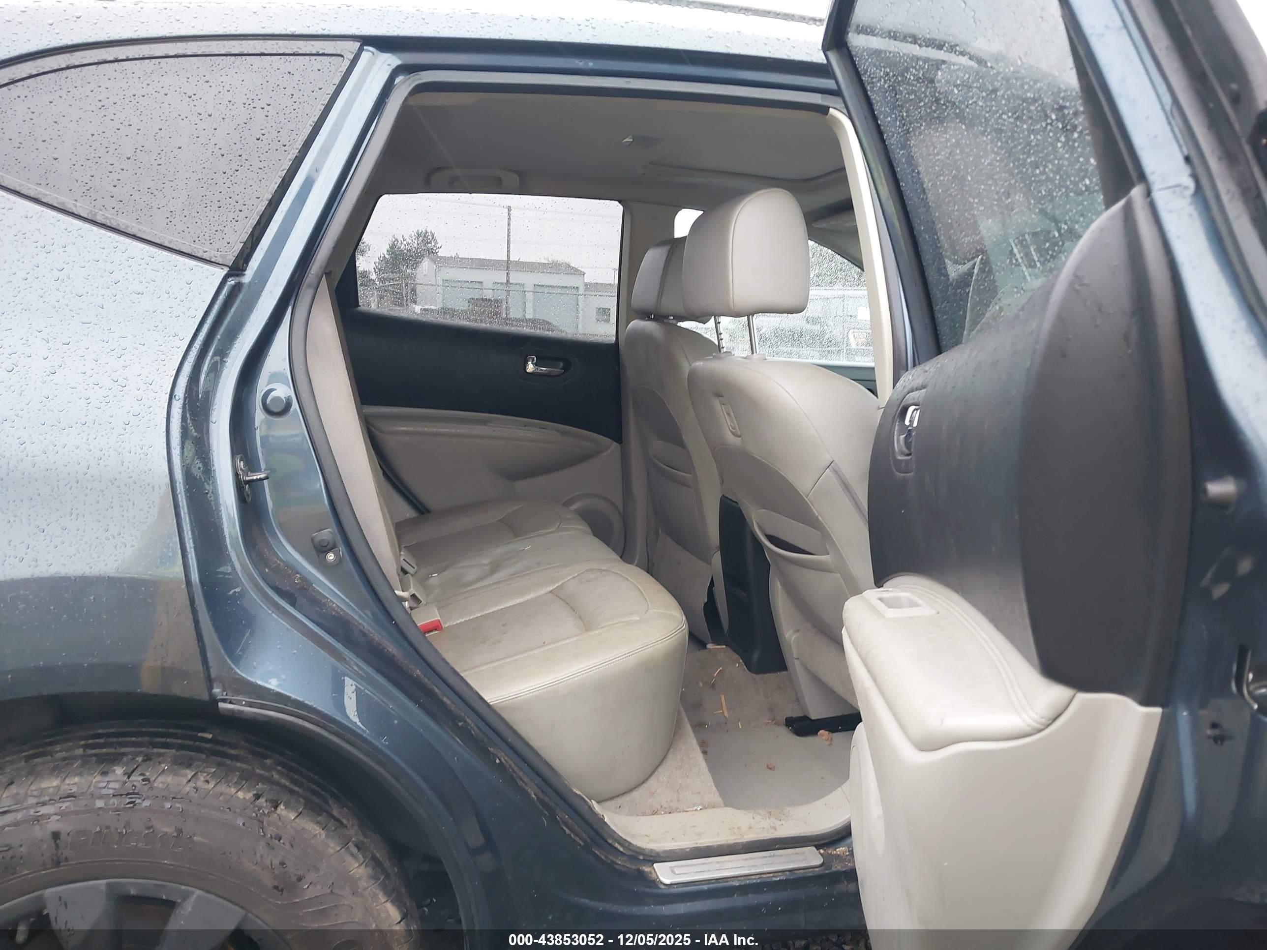 NISSAN ROGUE image 8