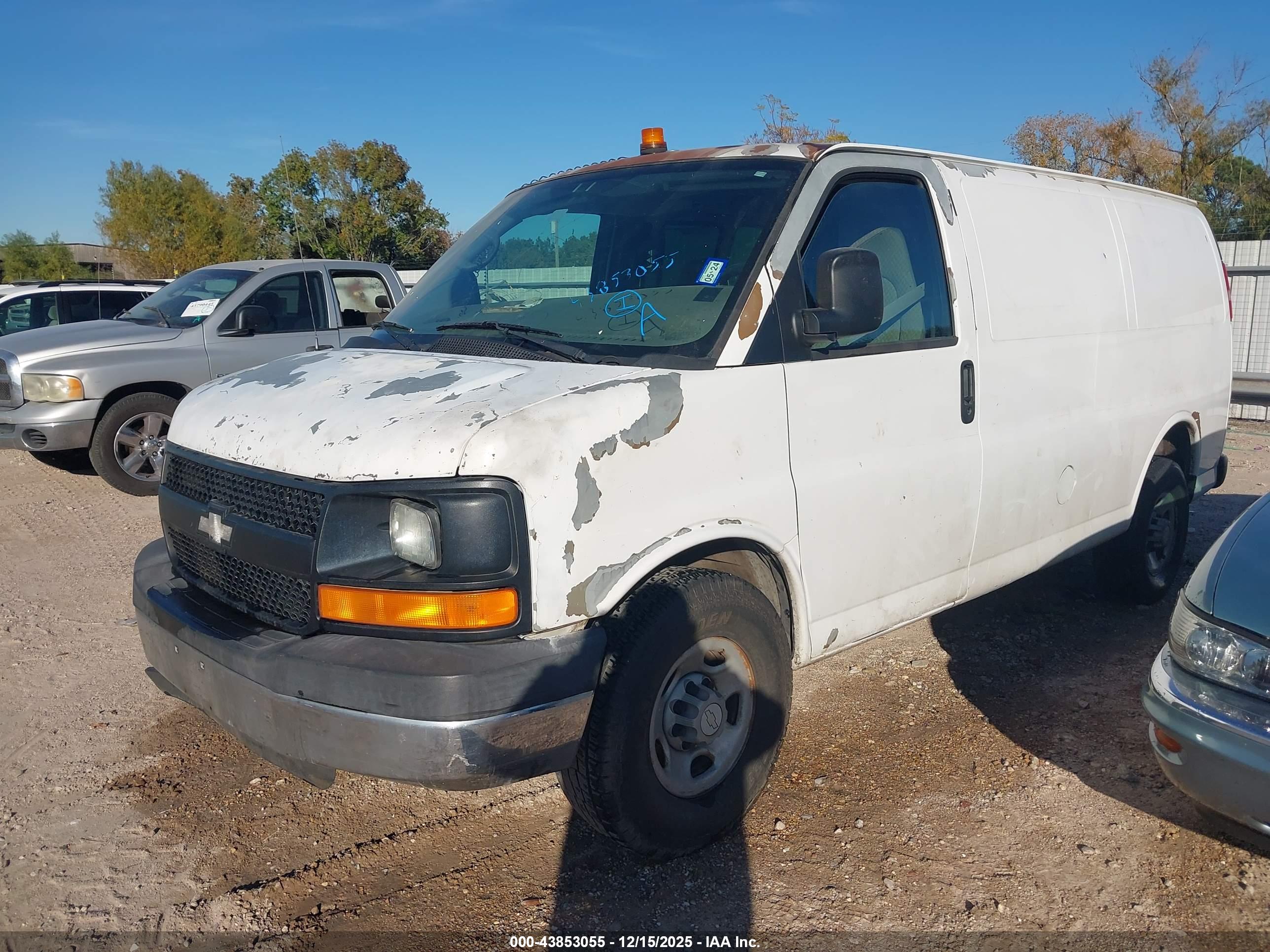 CHEVROLET EXPRESS image 2