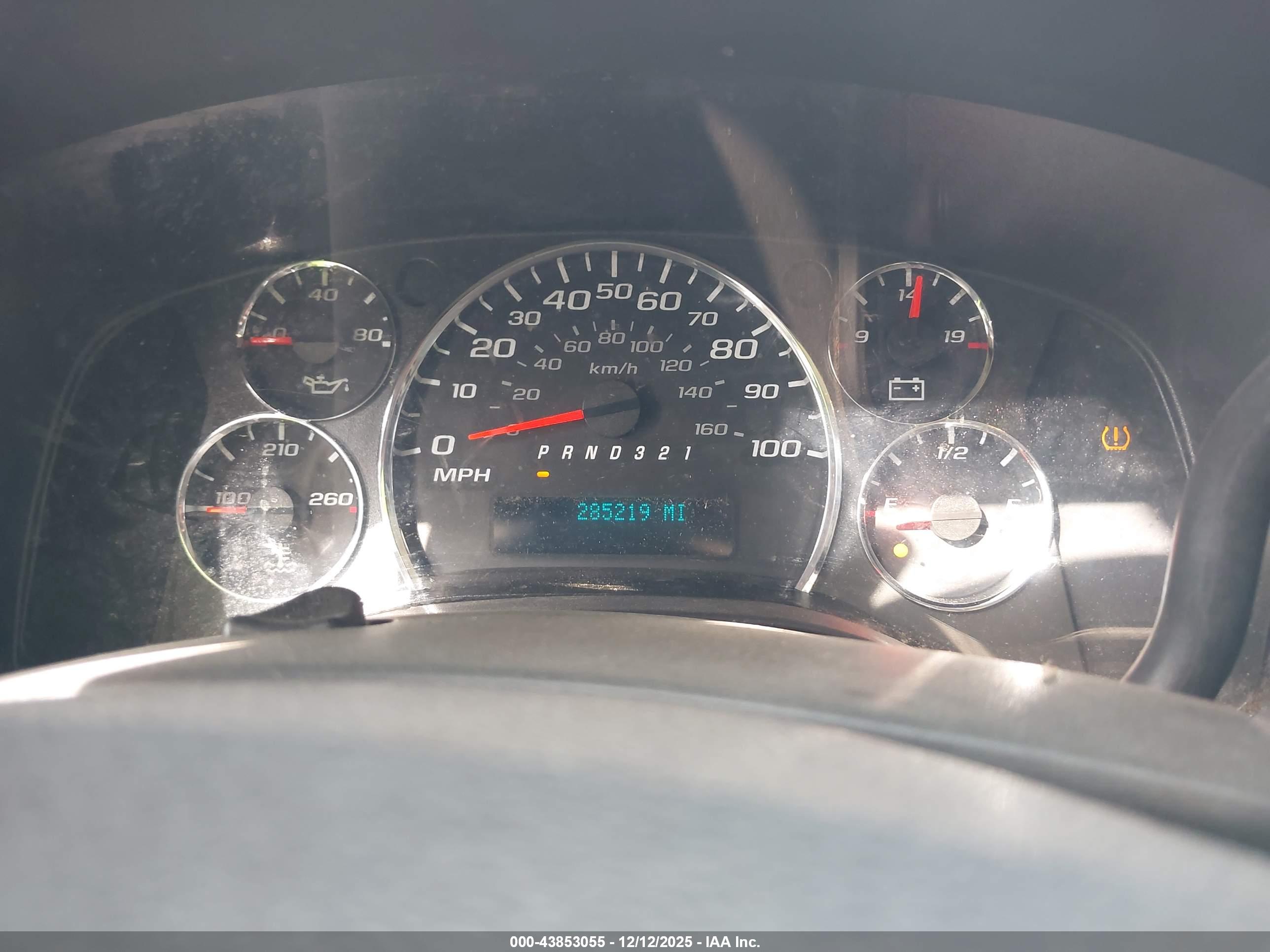 CHEVROLET EXPRESS image 7