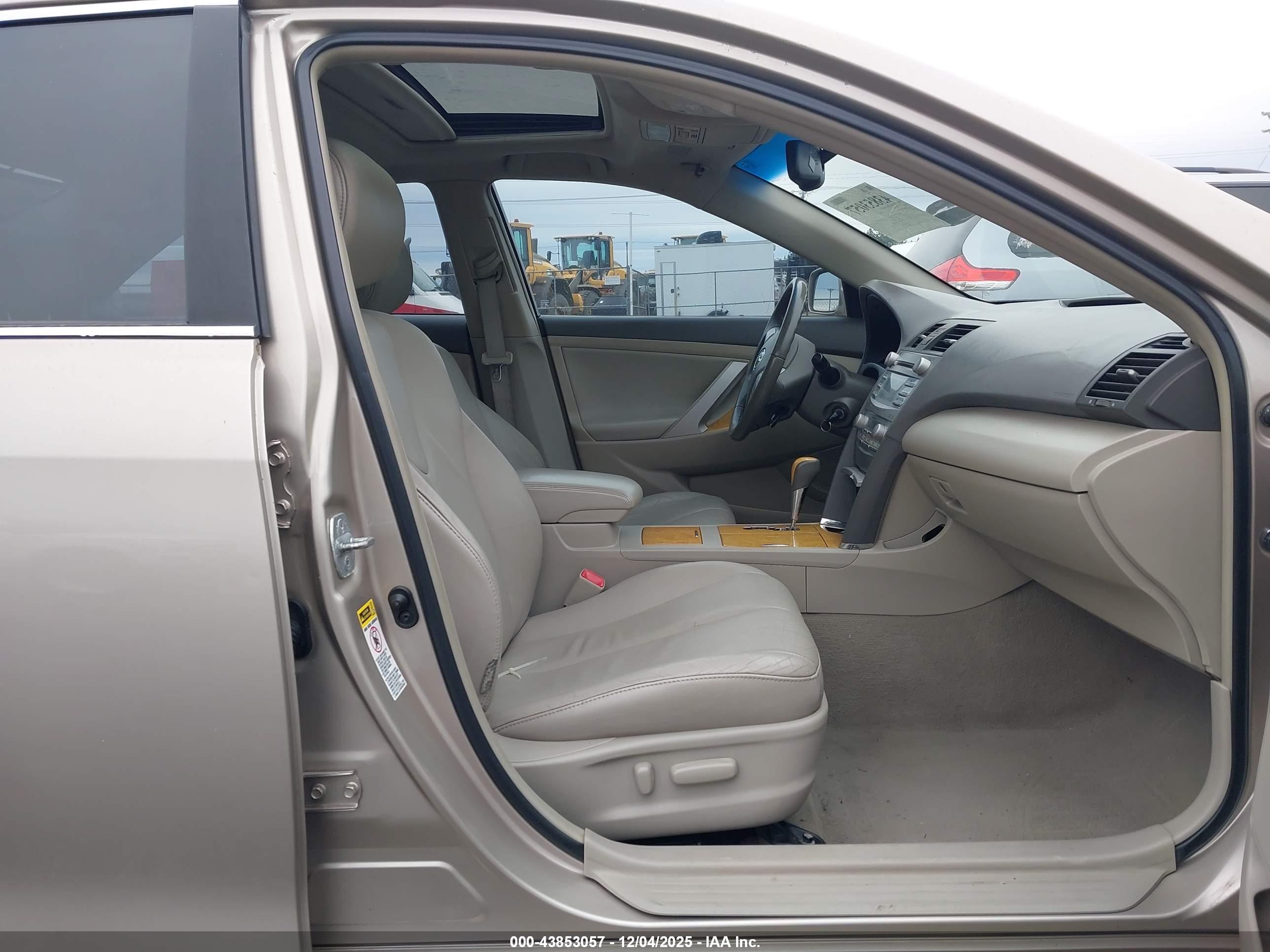 TOYOTA CAMRY image 5