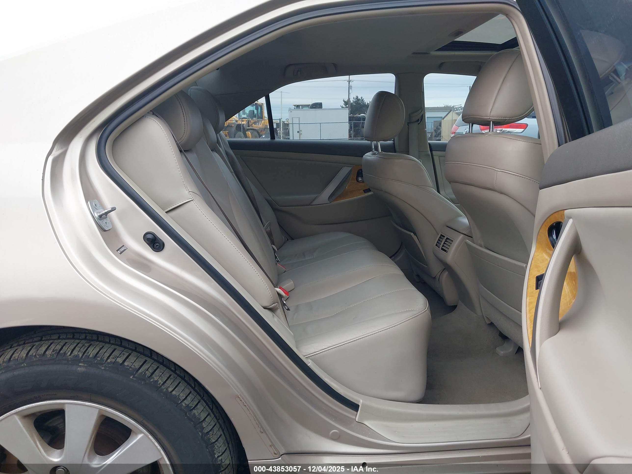 TOYOTA CAMRY image 8