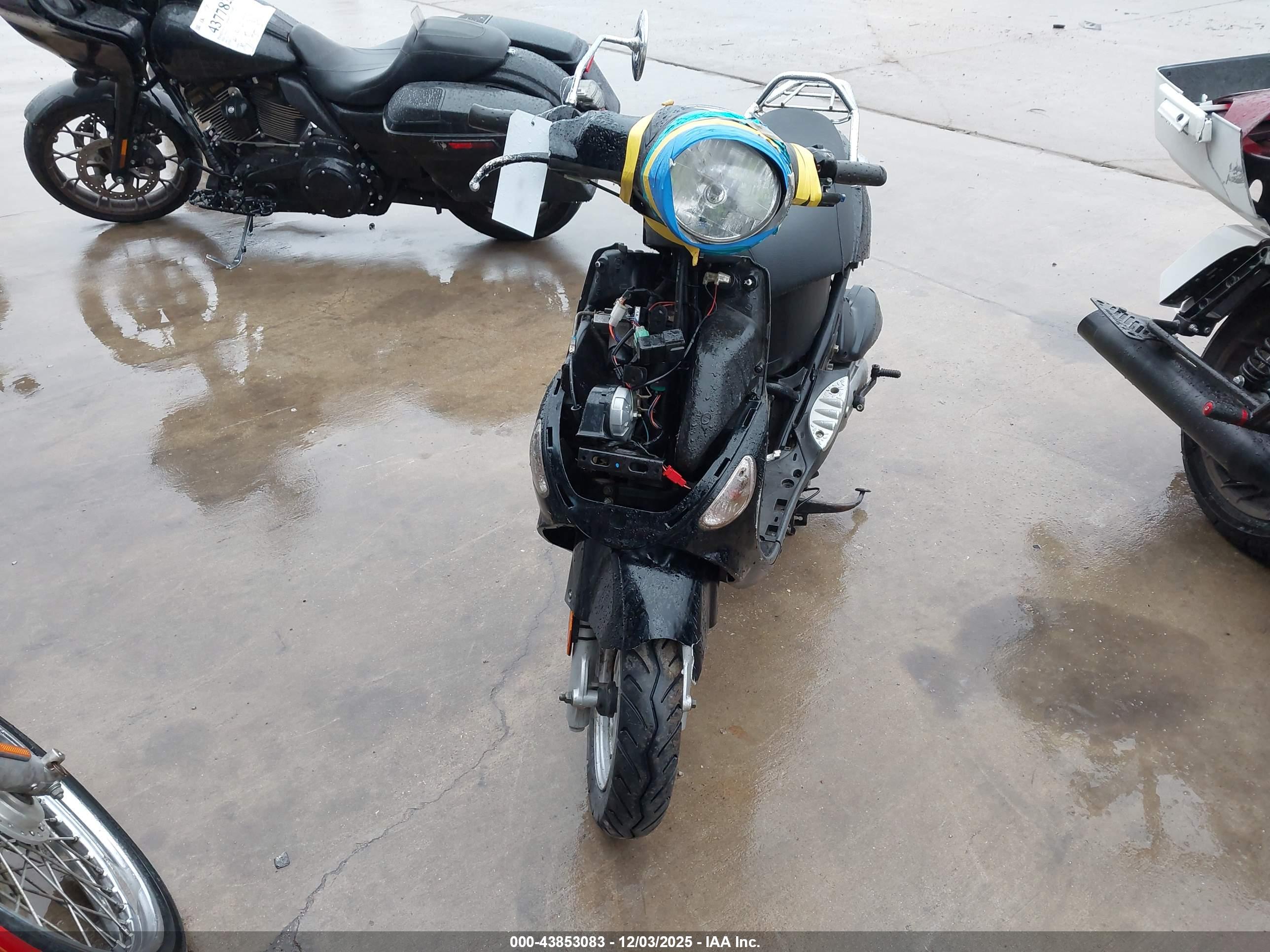 GENUINE SCOOTER image 5