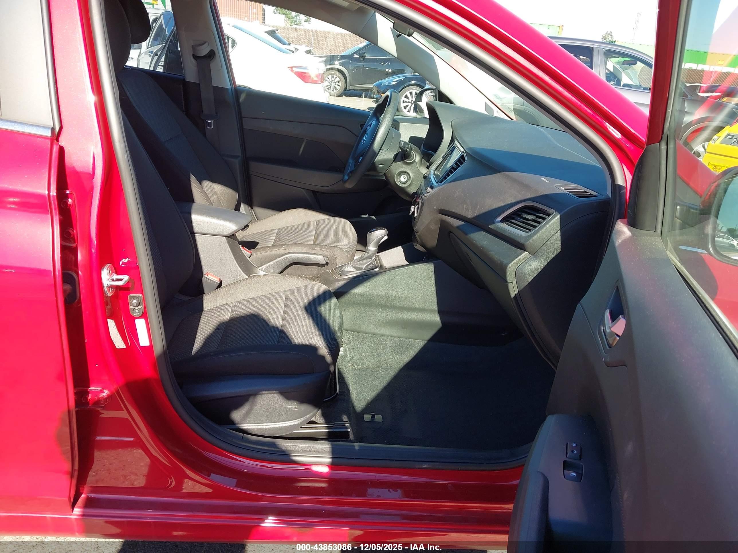 HYUNDAI ACCENT image 5