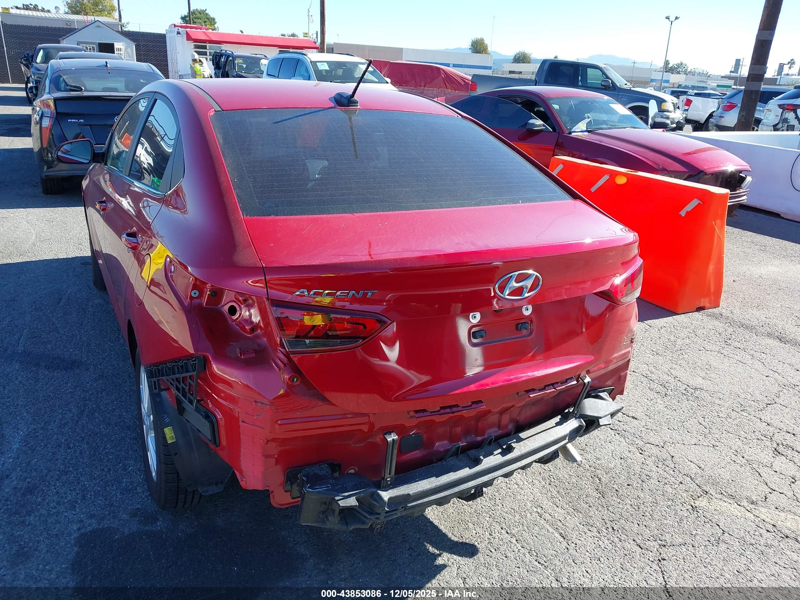 HYUNDAI ACCENT image 6