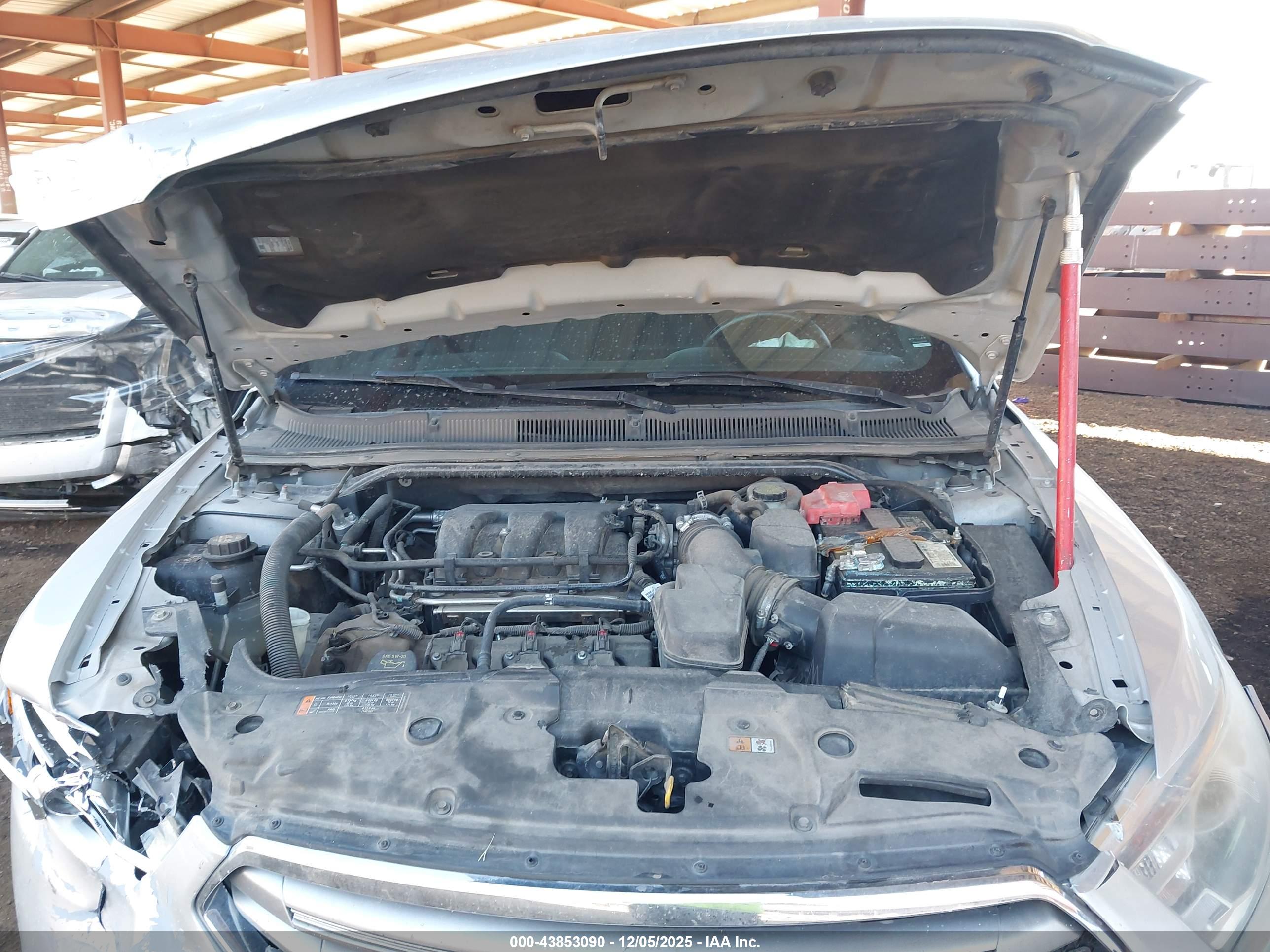 FORD TAURUS image 10