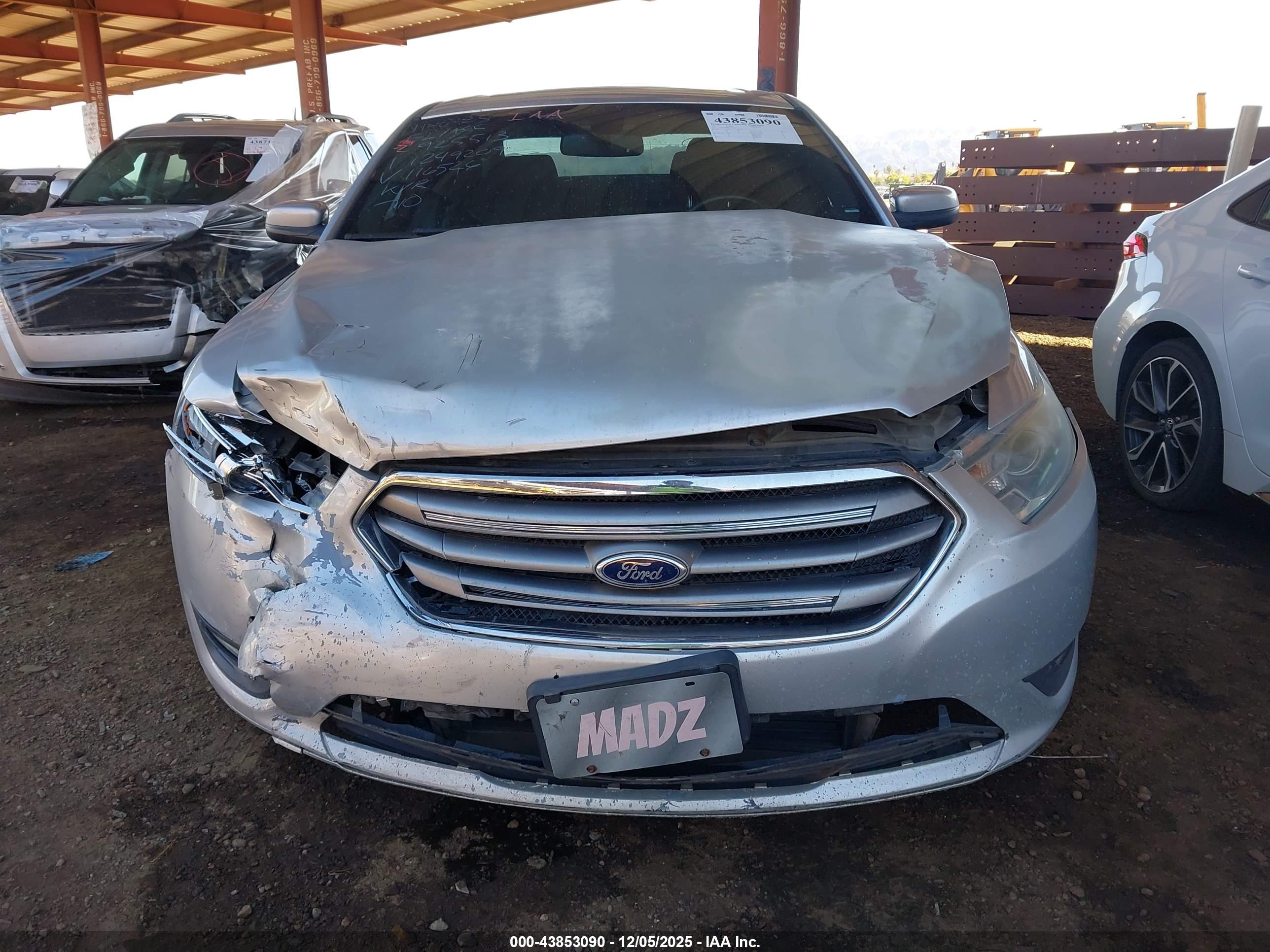 FORD TAURUS image 6