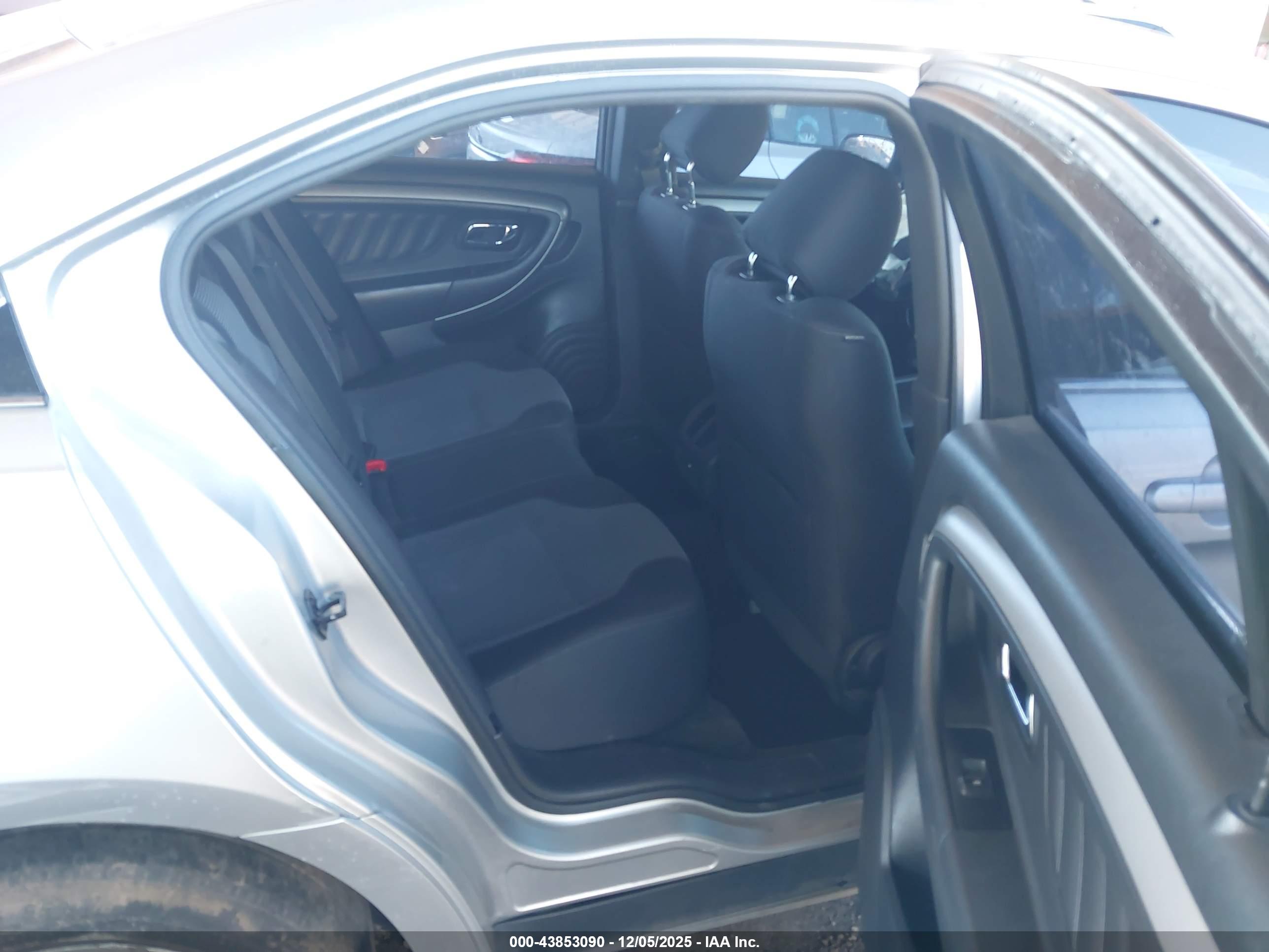FORD TAURUS image 8
