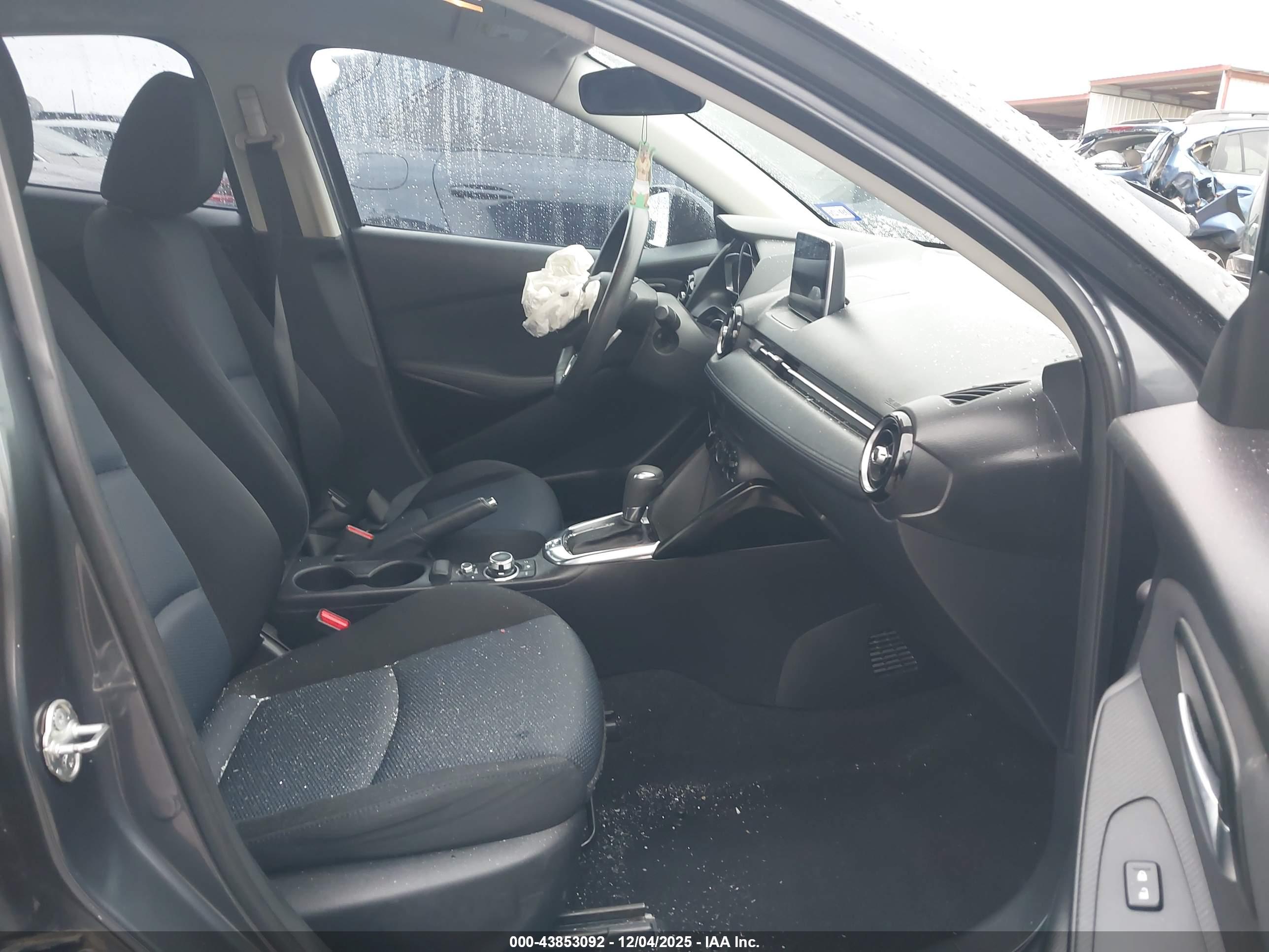 TOYOTA YARIS image 5