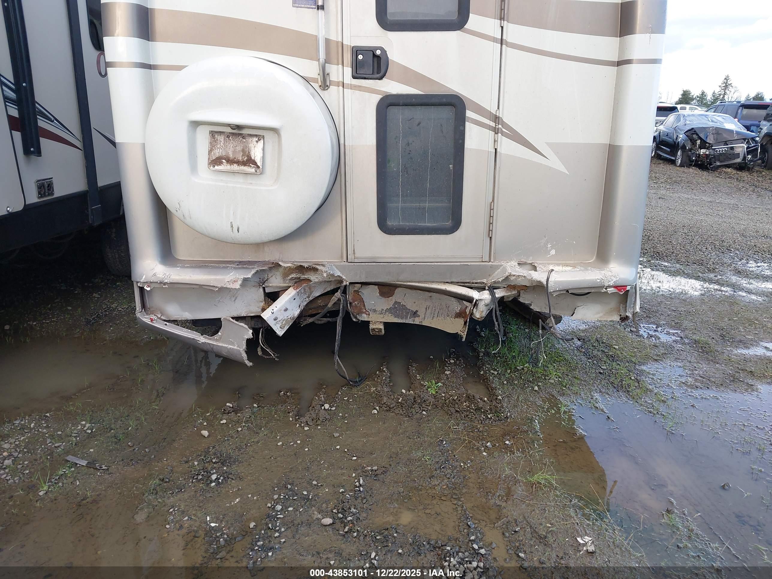 CHEVROLET EXPRESS image 6