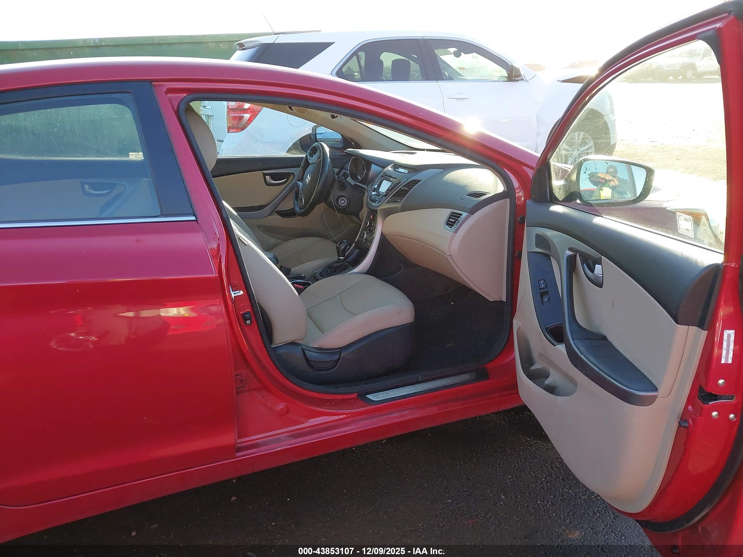 HYUNDAI ELANTRA image 5