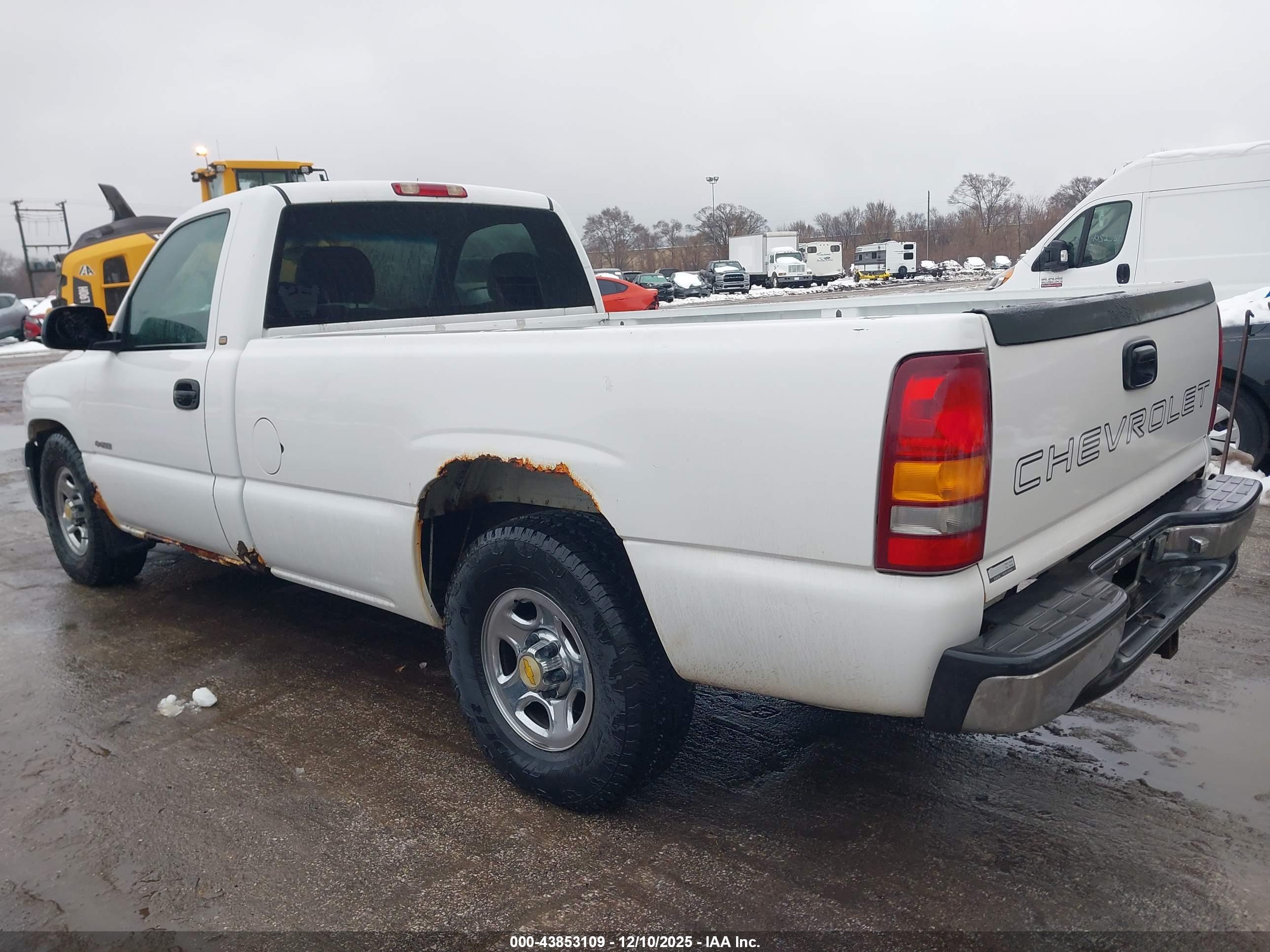 CHEVROLET SILVERADO image 3