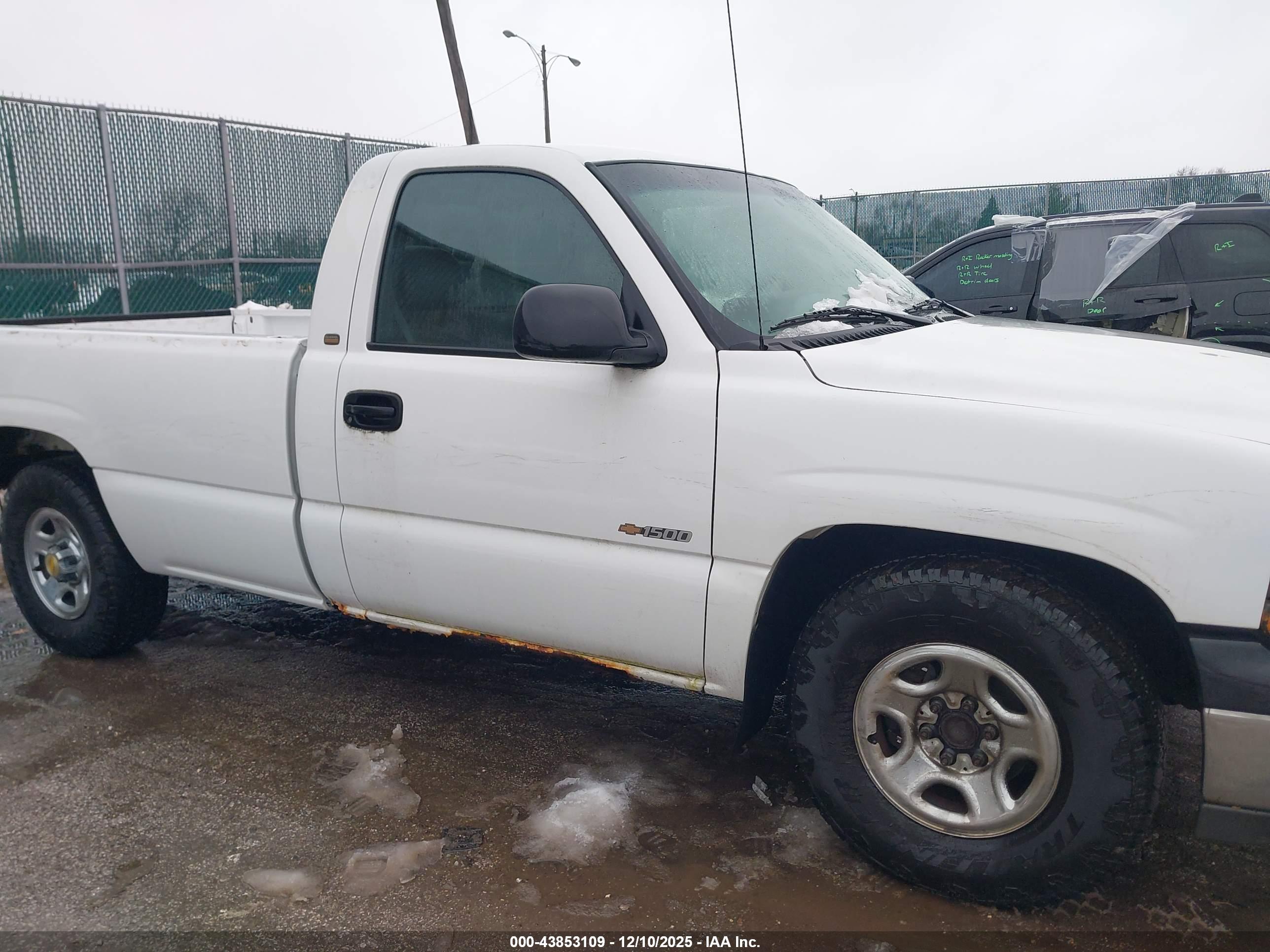 CHEVROLET SILVERADO image 6
