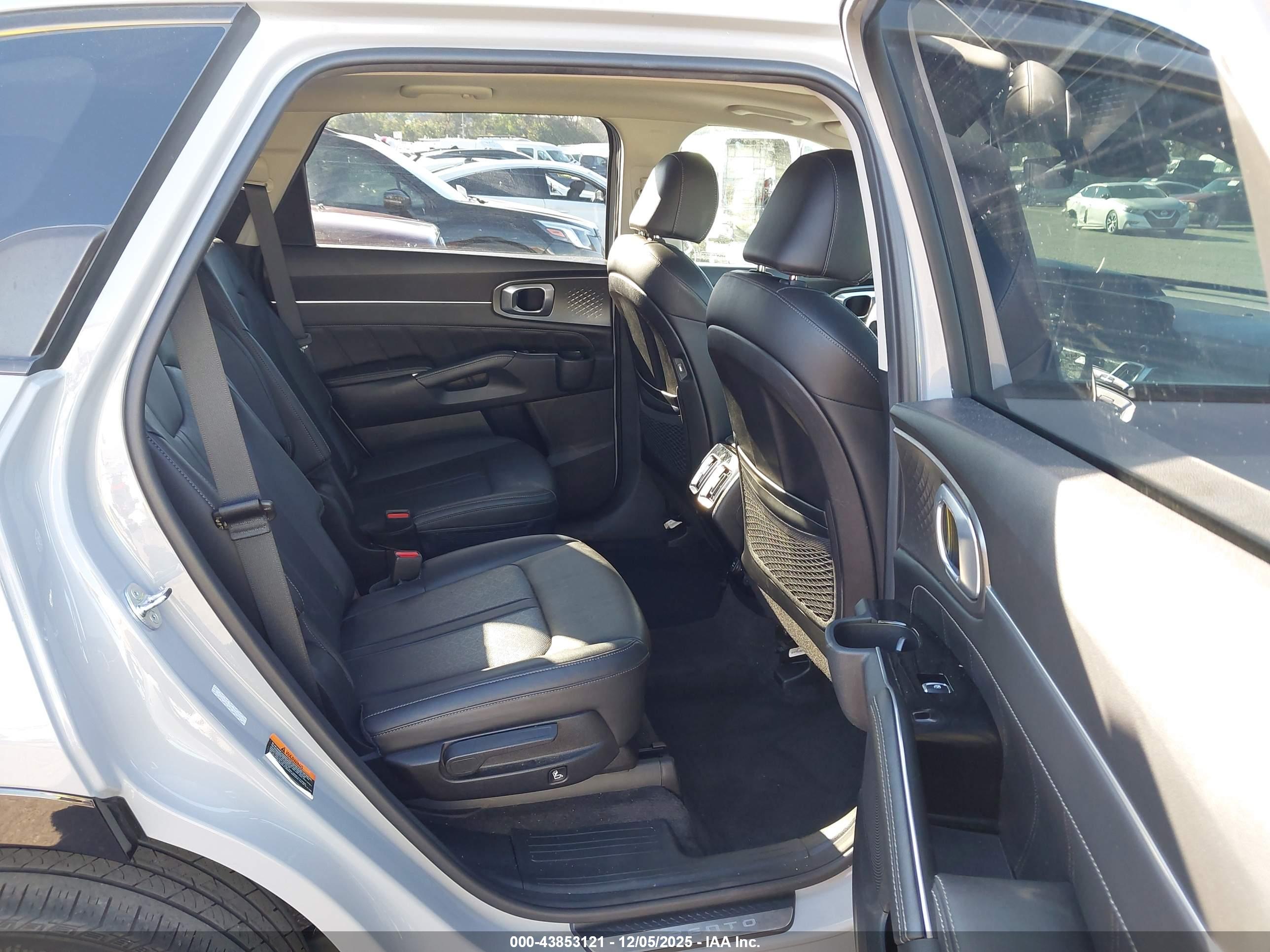 KIA SORENTO image 8