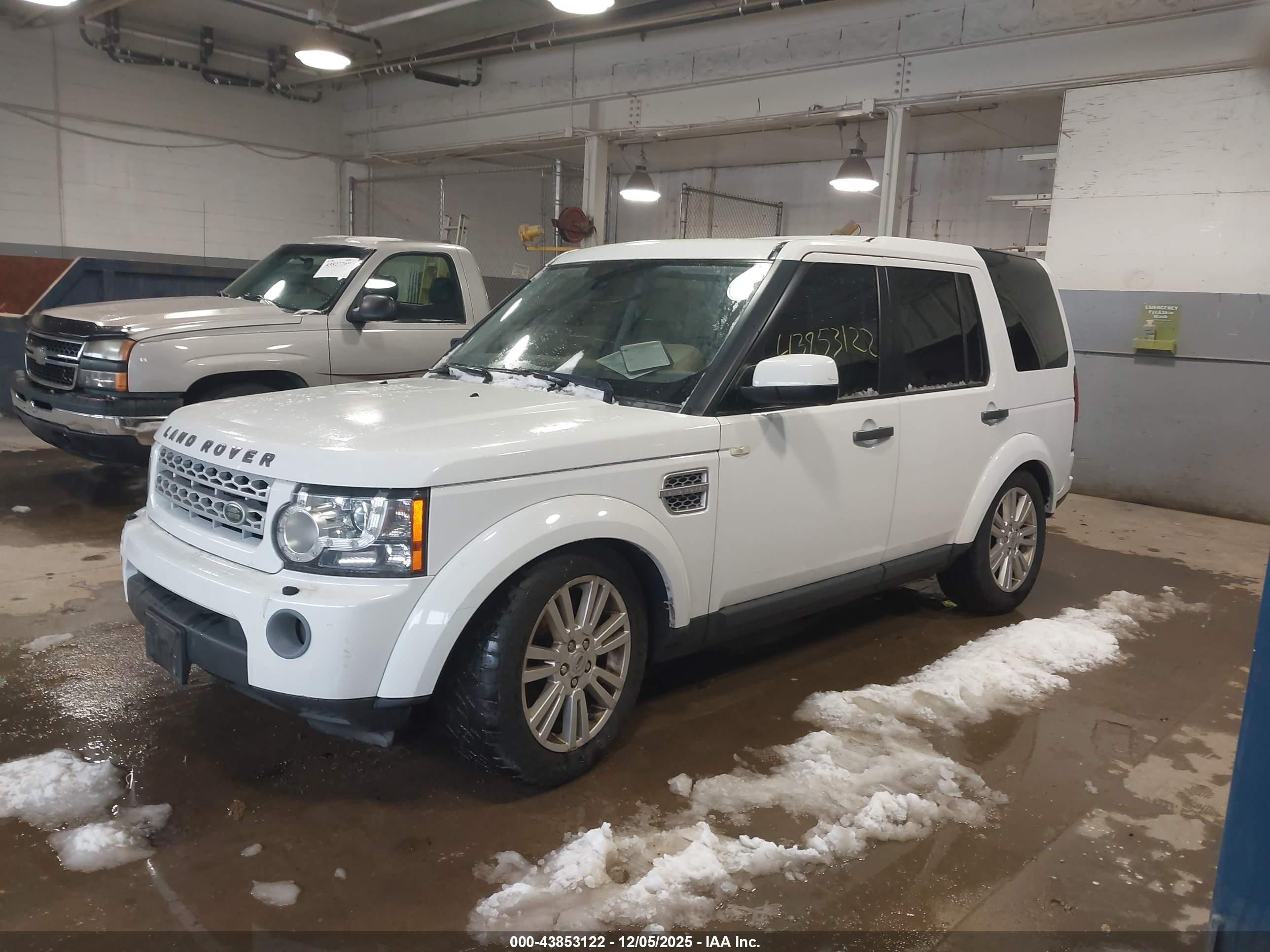 LAND ROVER image 2