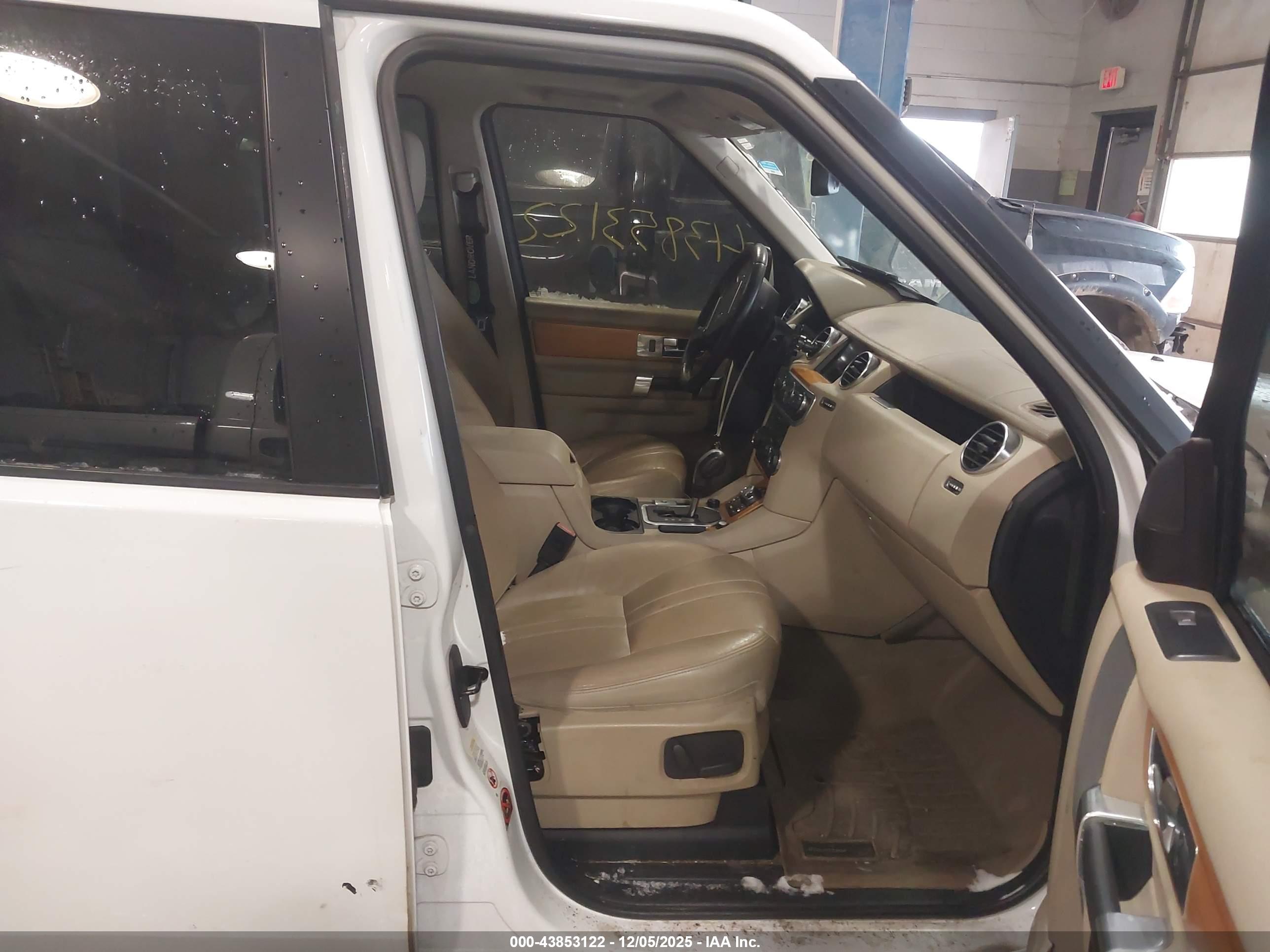 LAND ROVER image 5
