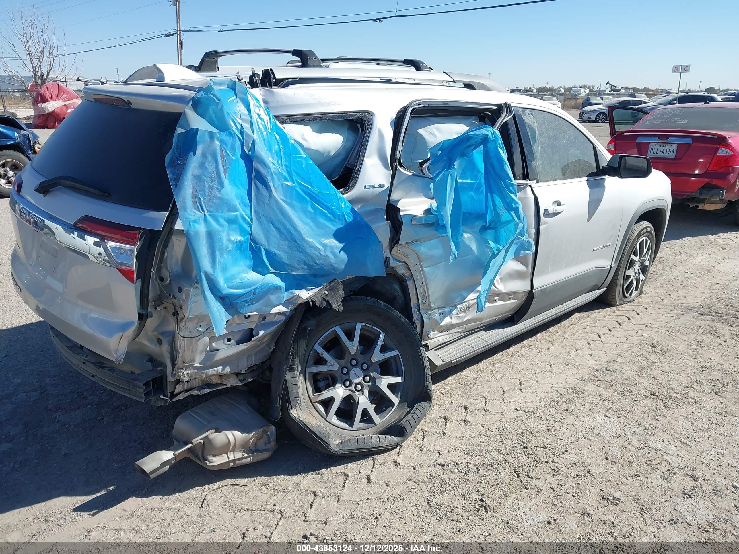 GMC ACADIA image 4