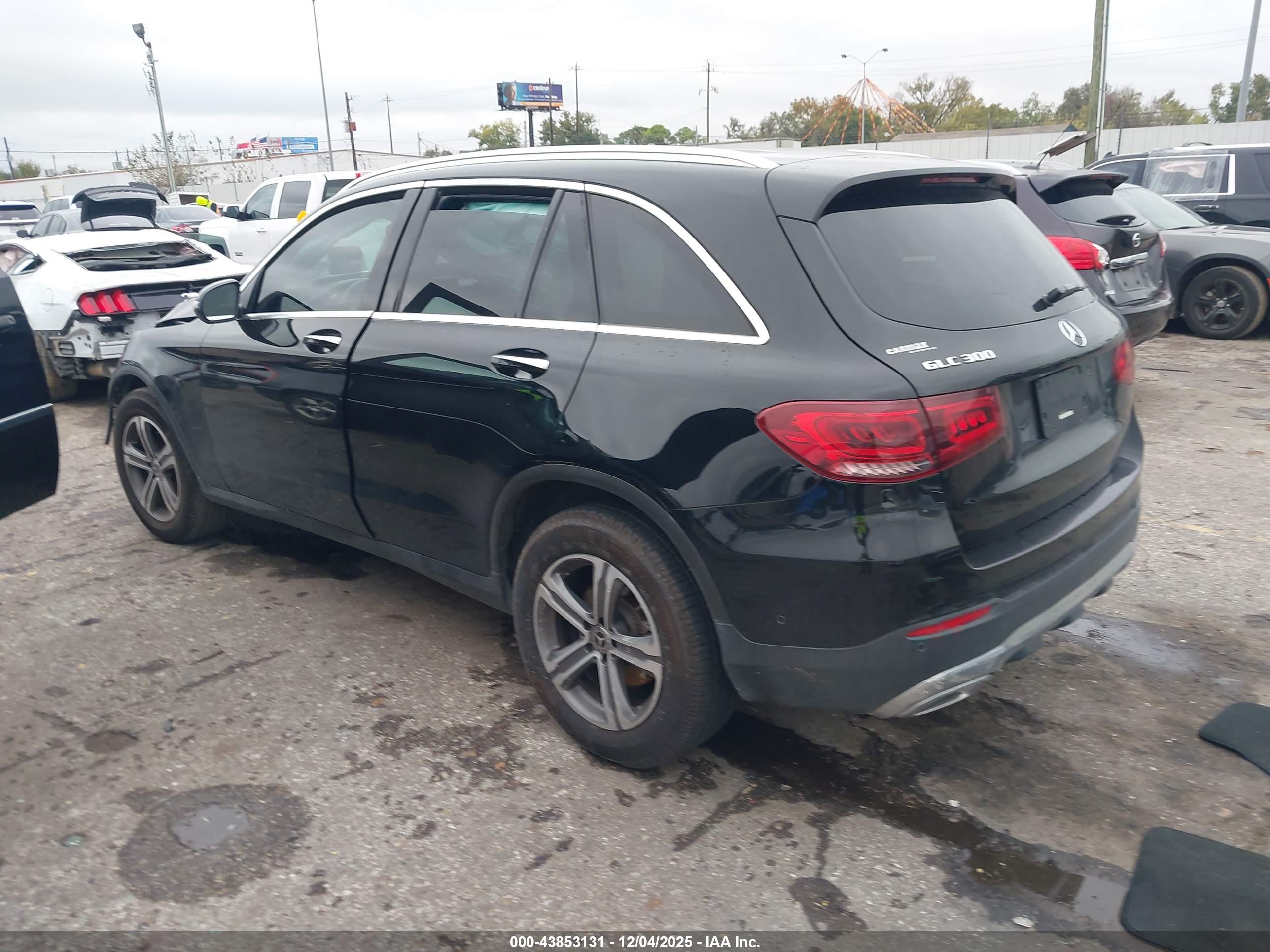 MERCEDES-BENZ GLC image 3