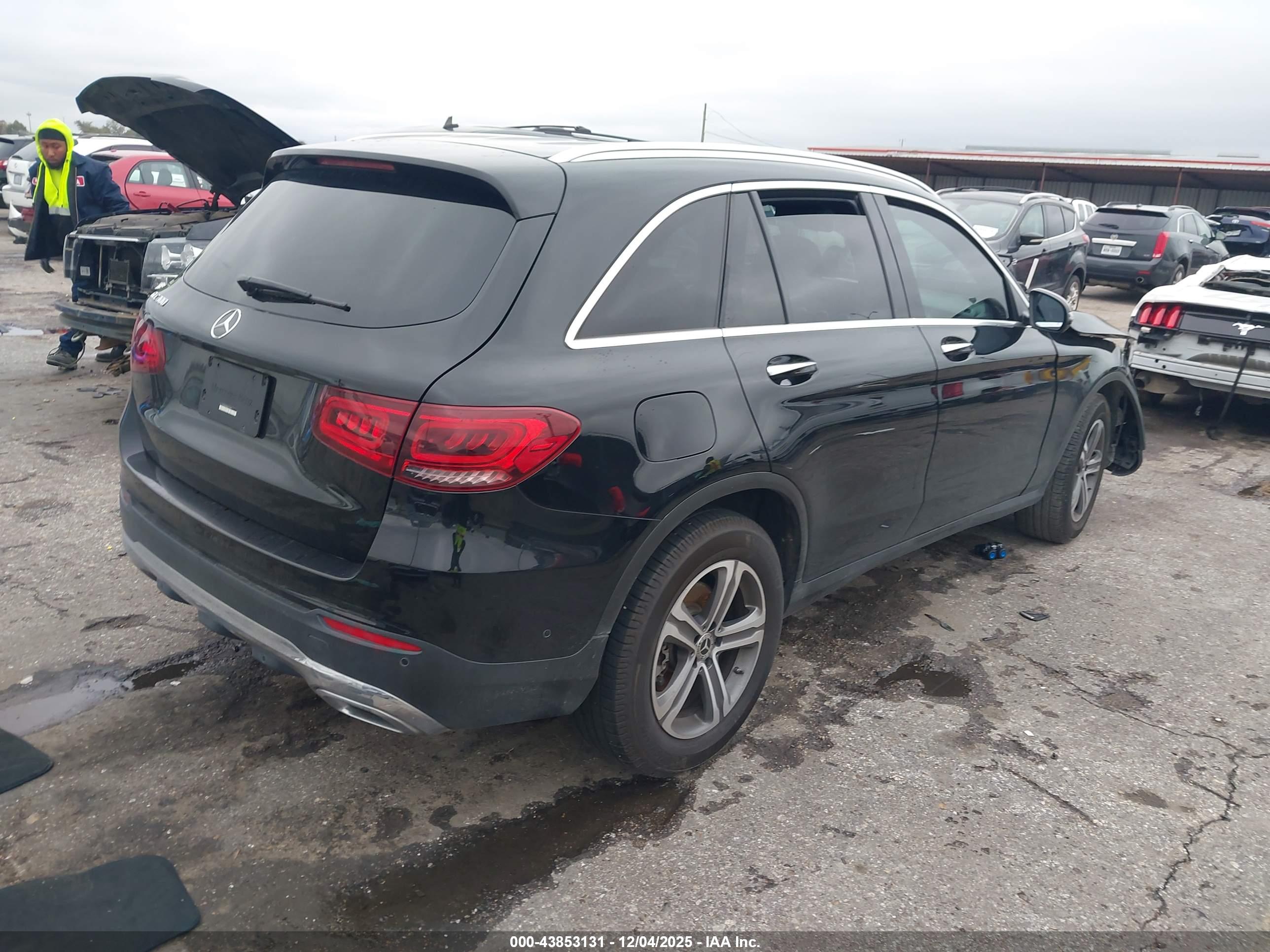 MERCEDES-BENZ GLC image 4