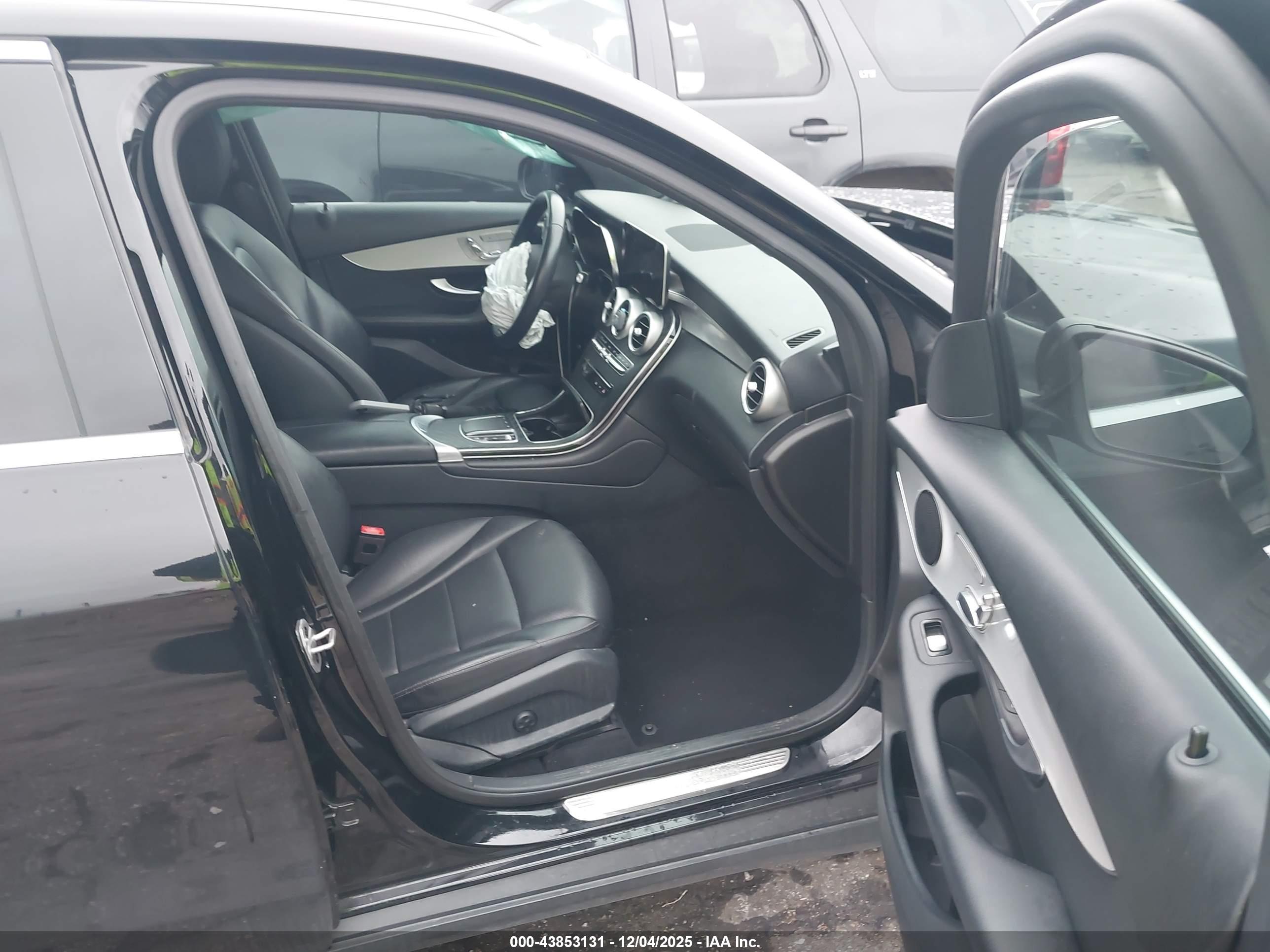 MERCEDES-BENZ GLC image 5