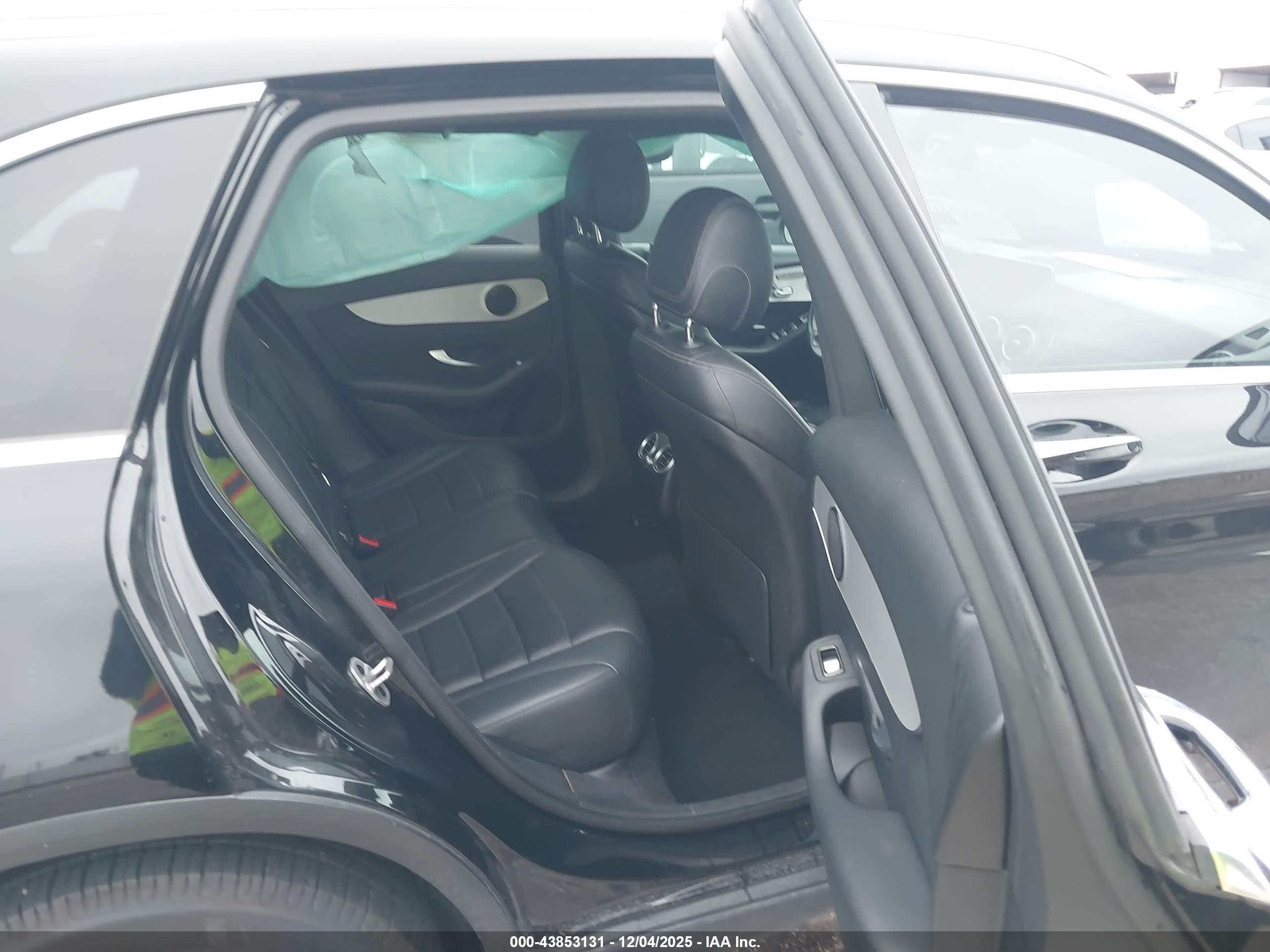 MERCEDES-BENZ GLC image 8