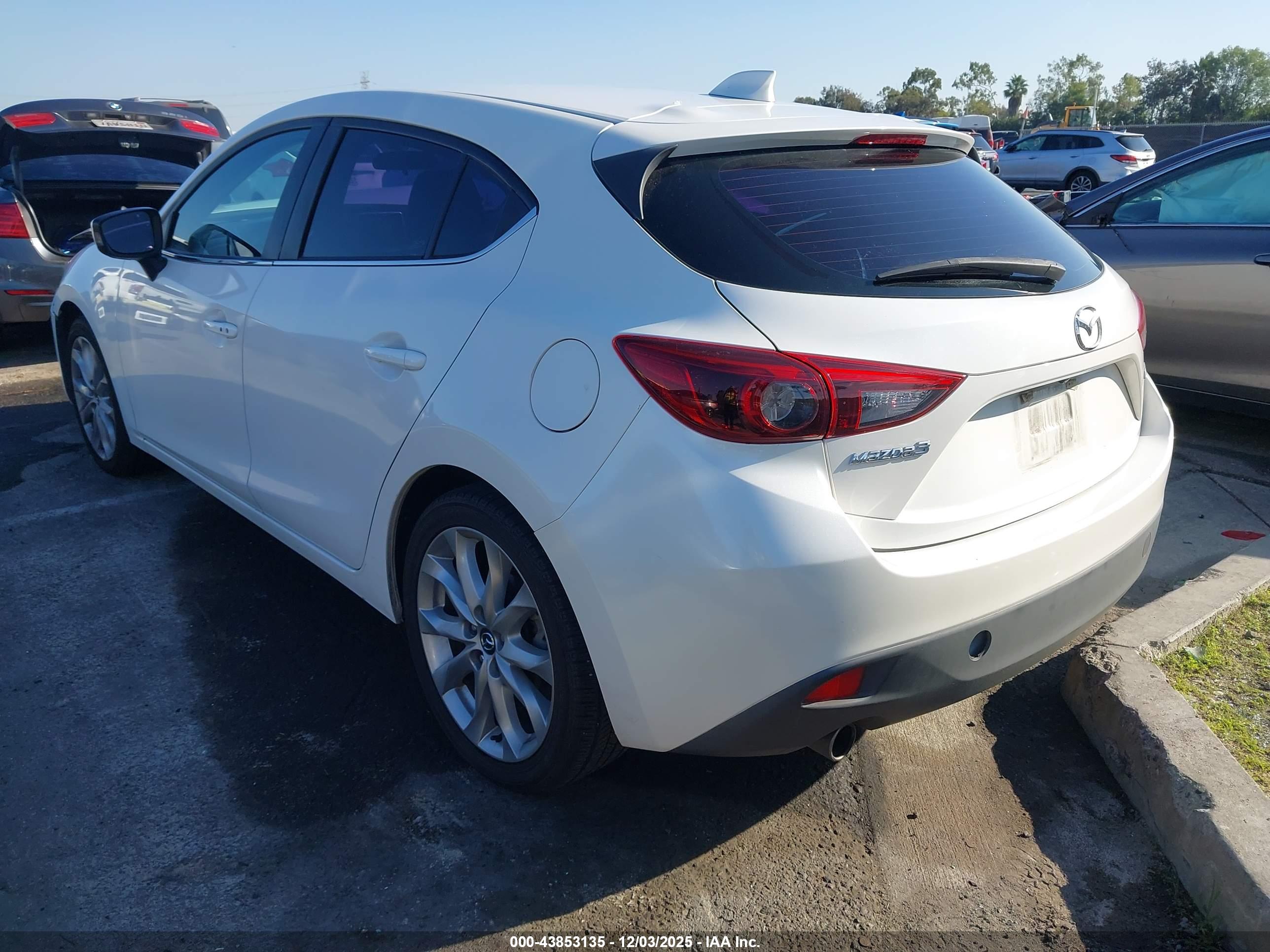 MAZDA MAZDA3 image 3