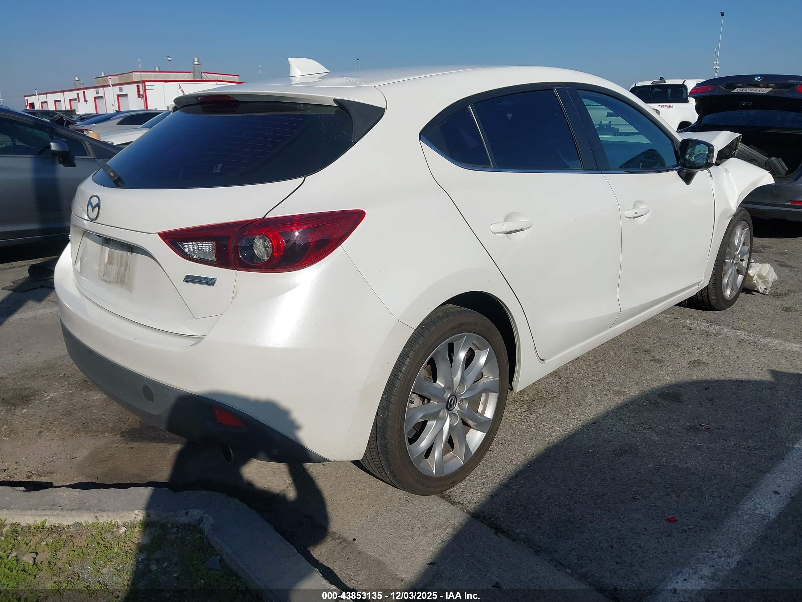 MAZDA MAZDA3 image 4