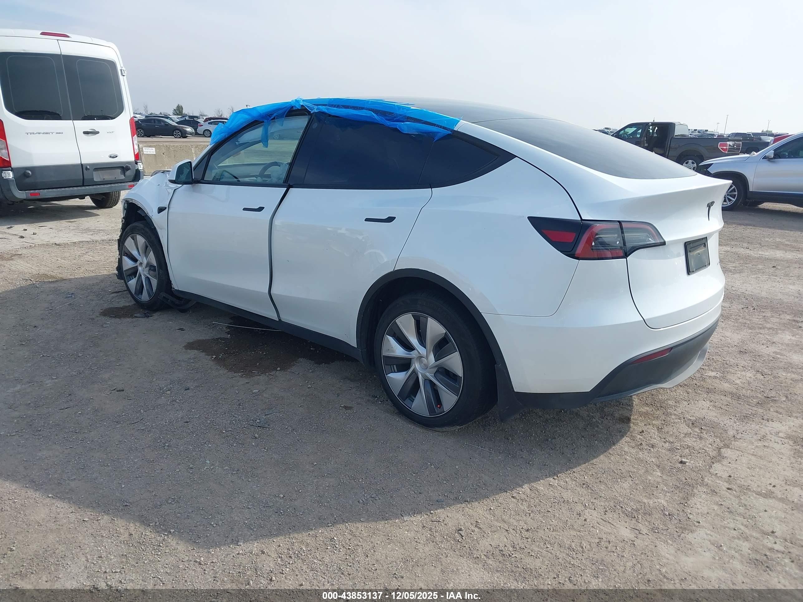 TESLA MODEL image 3
