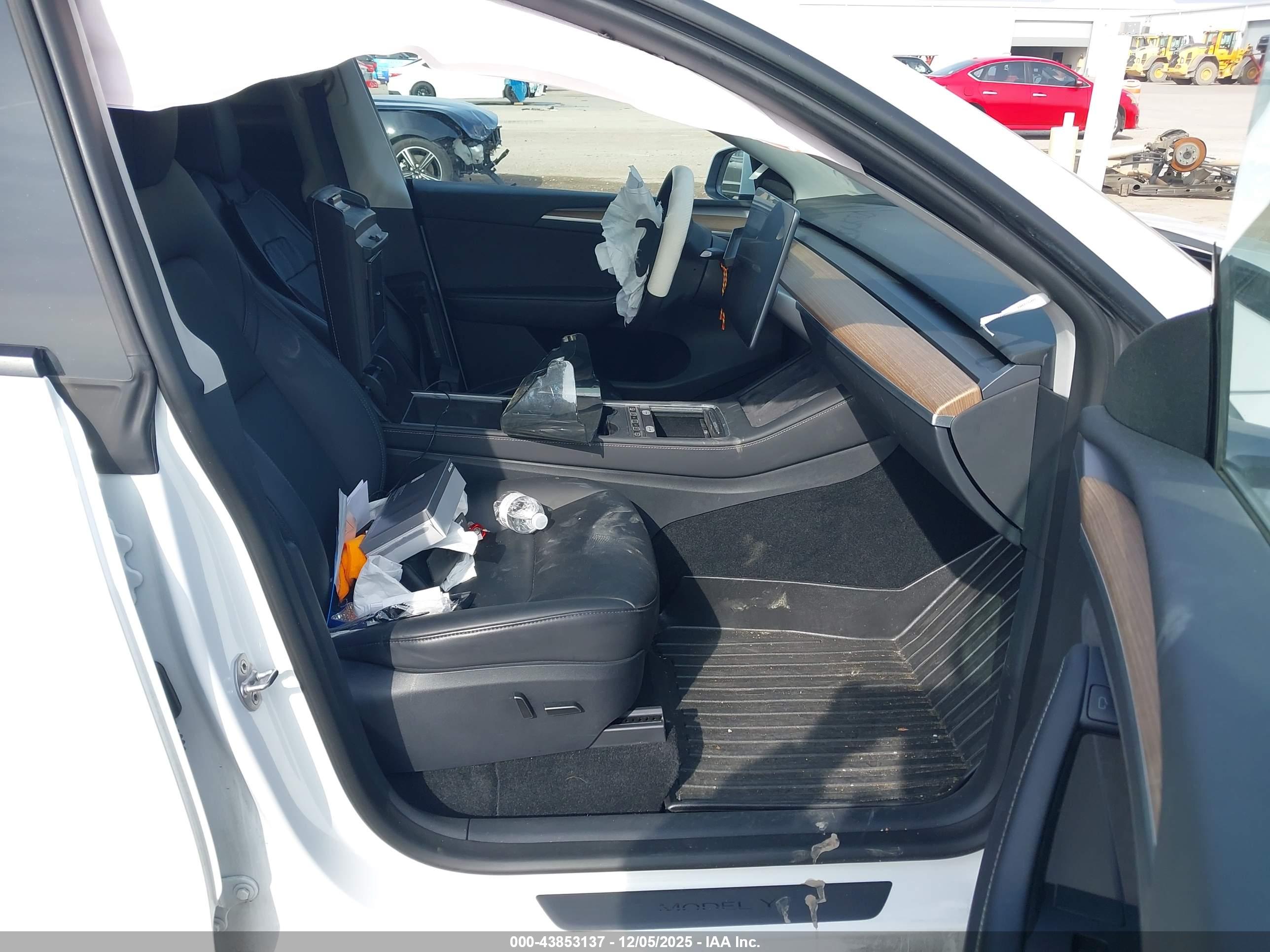 TESLA MODEL image 5