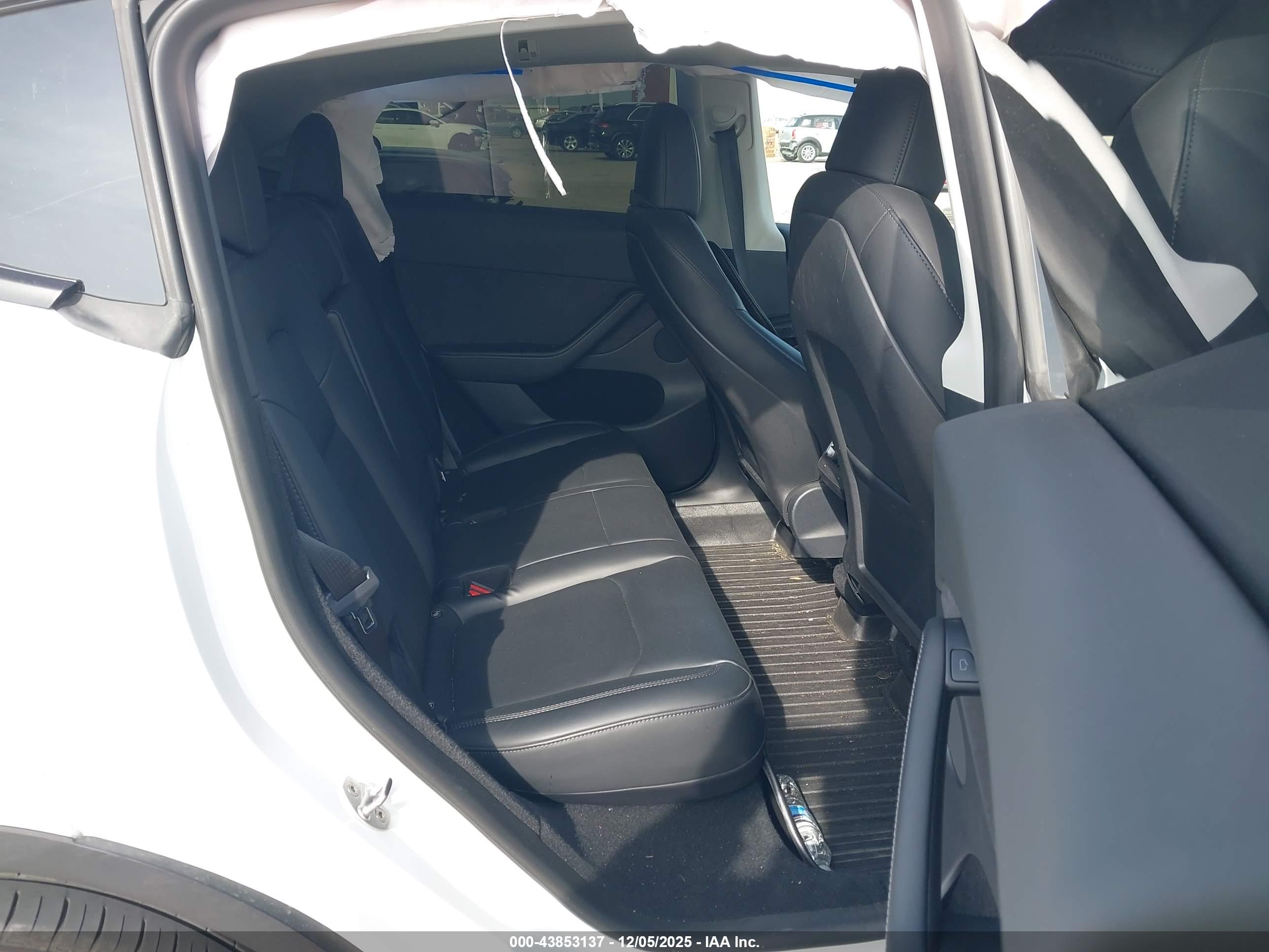 TESLA MODEL image 8