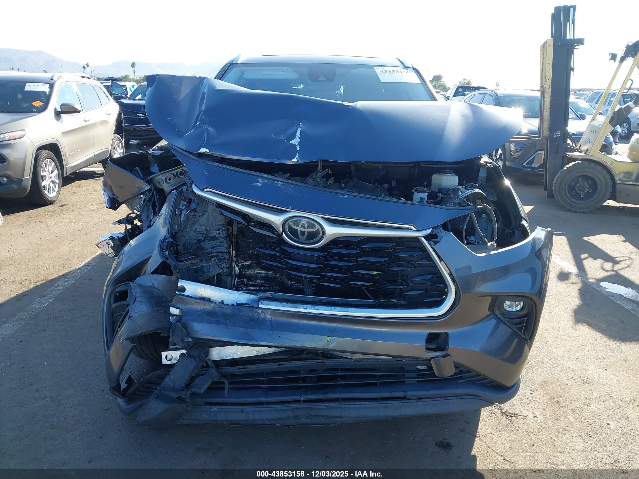 TOYOTA HIGHLANDER image 6