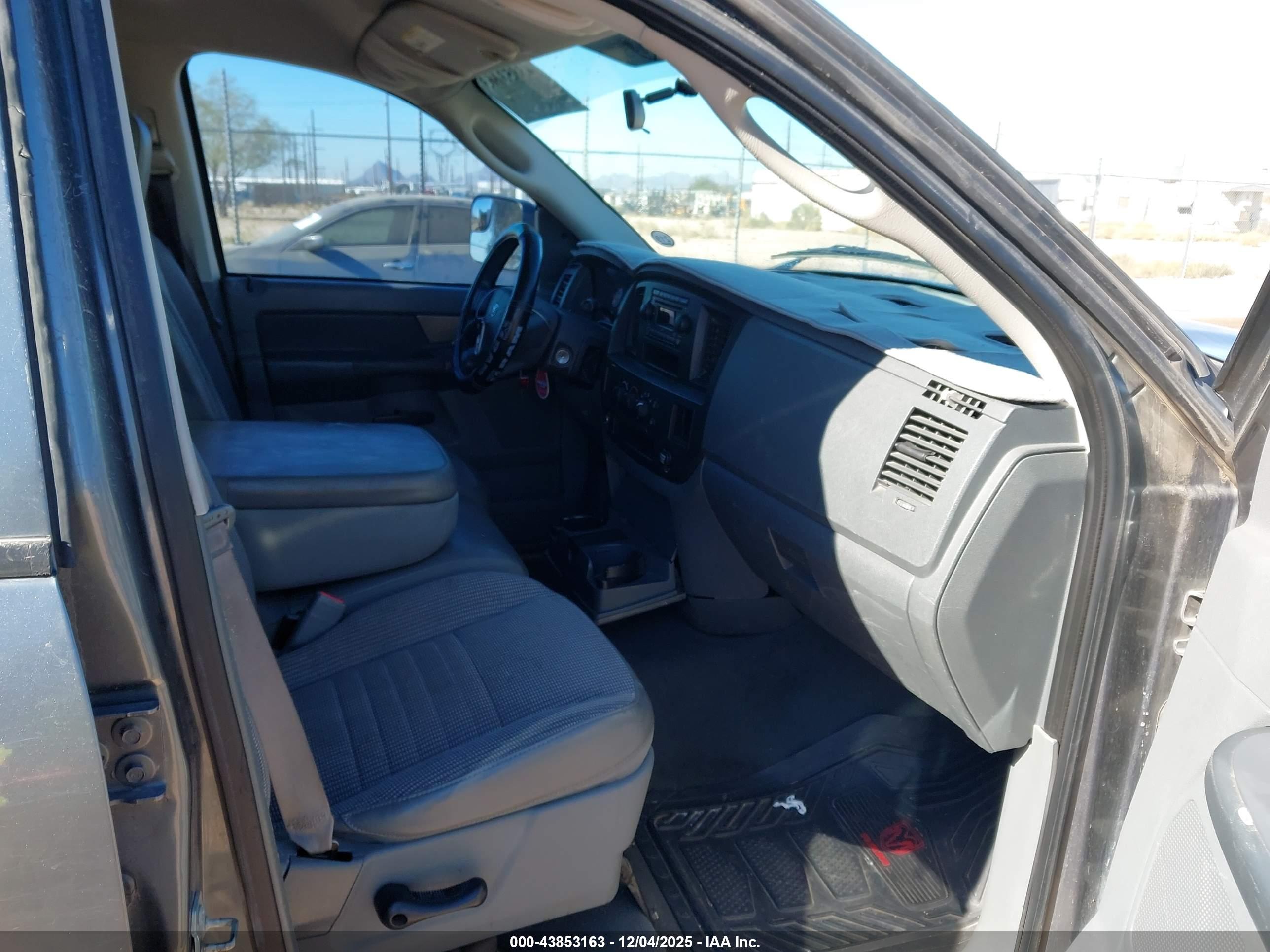 DODGE RAM image 5