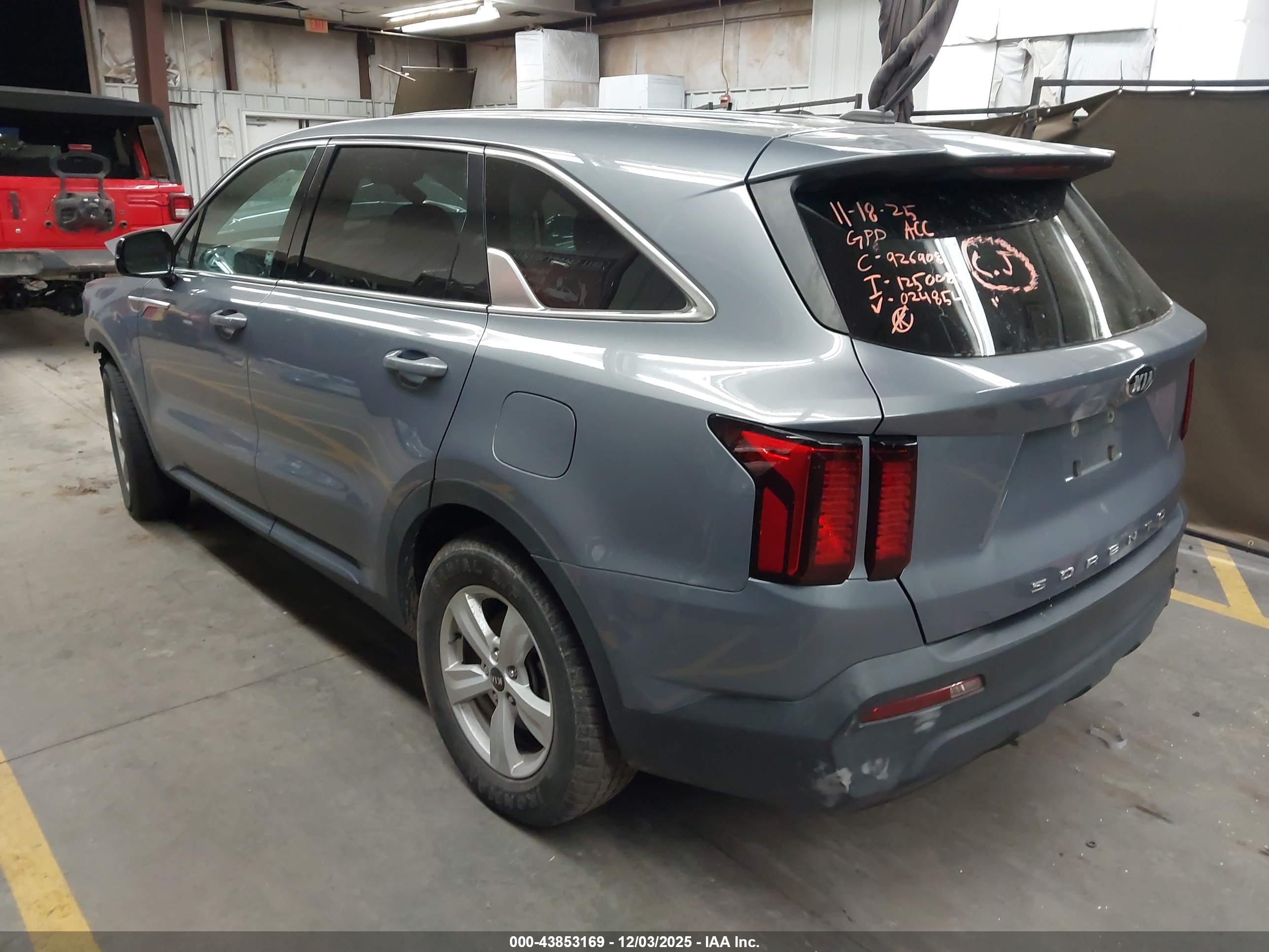 KIA SORENTO image 3