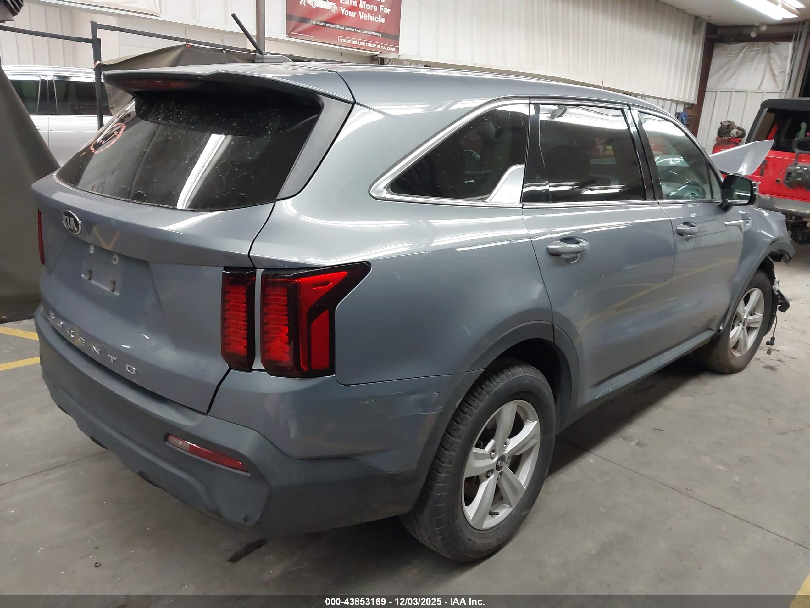KIA SORENTO image 4