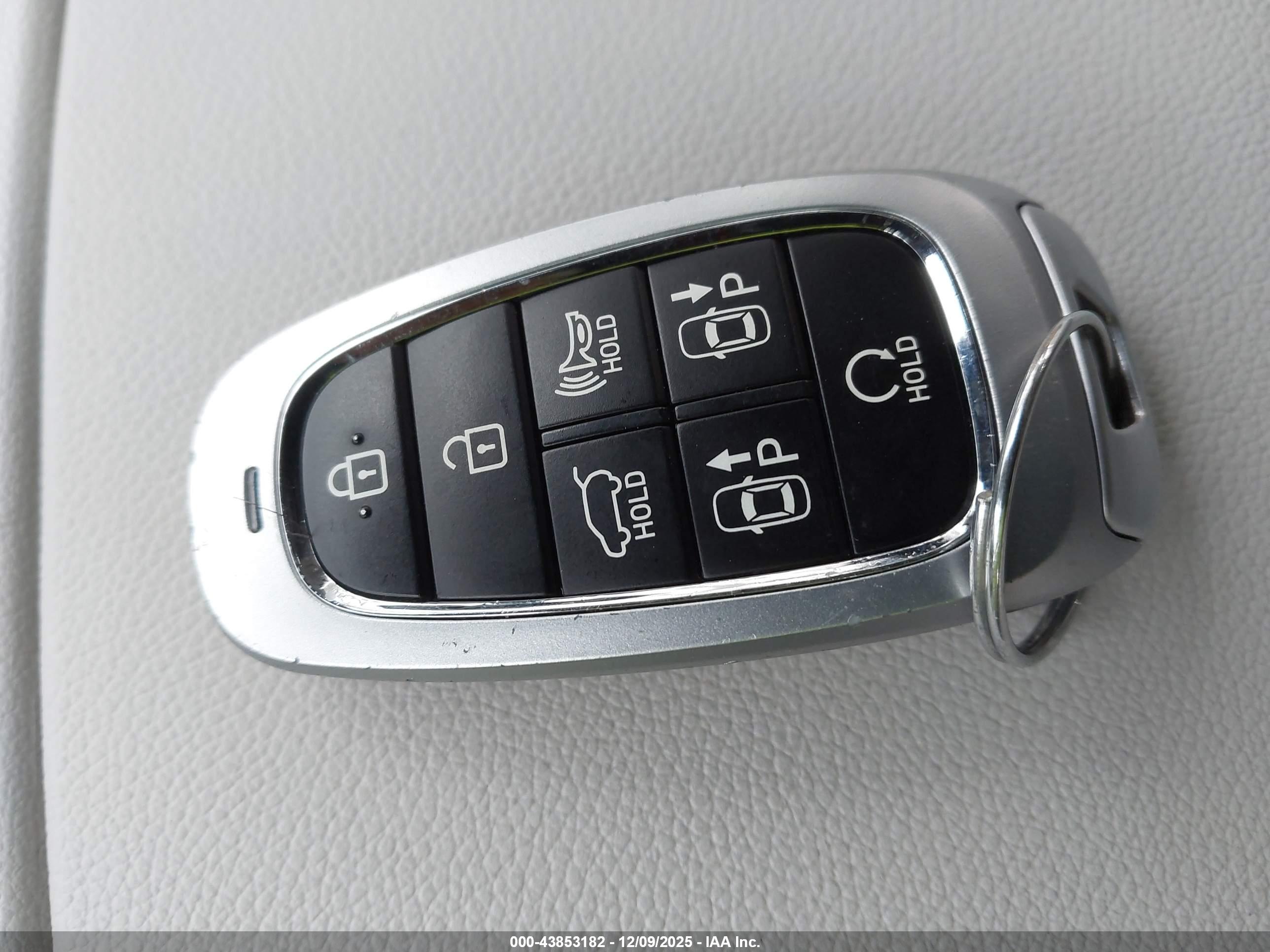HYUNDAI TUCSON image 11