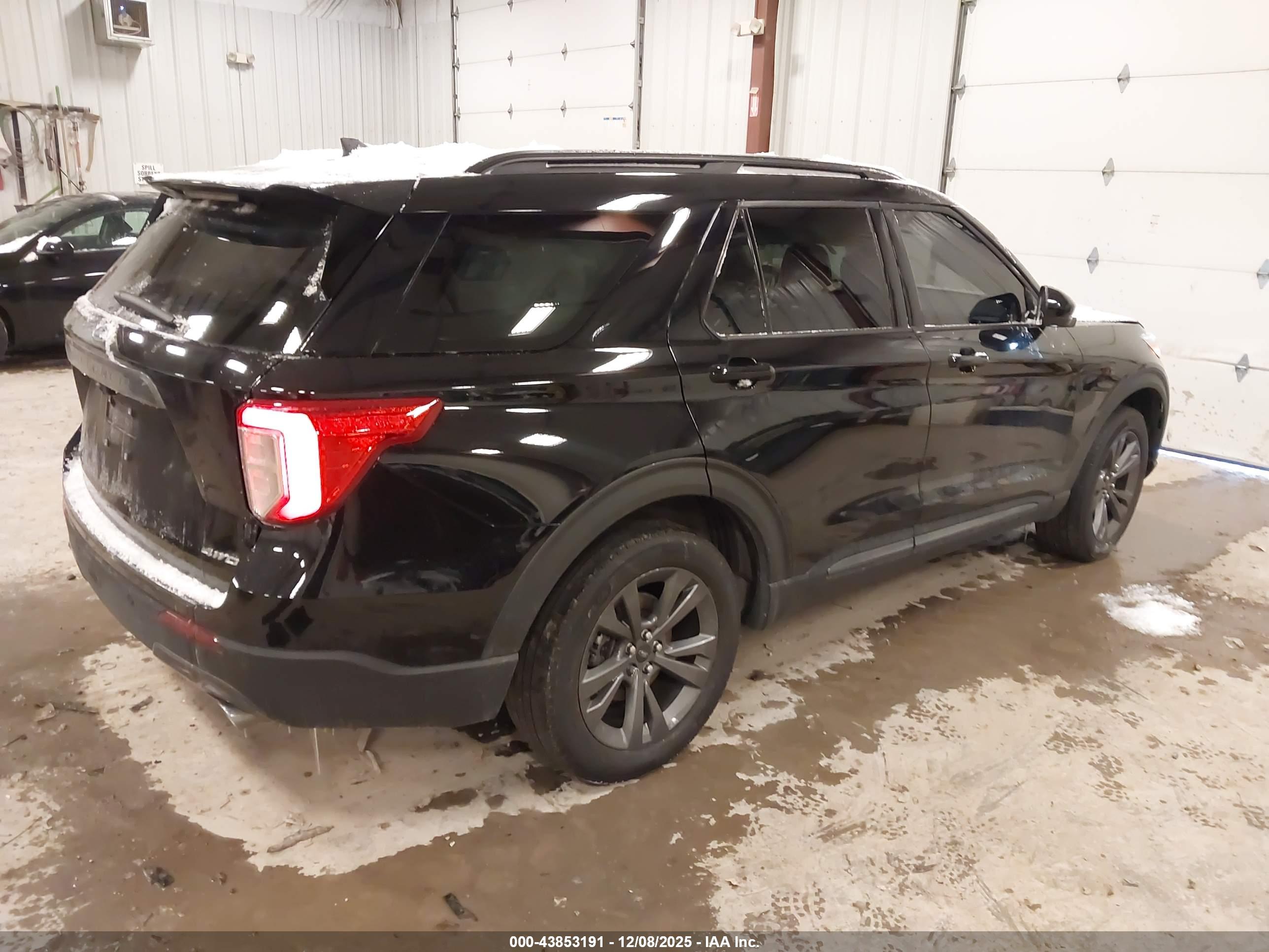 FORD EXPLORER image 4