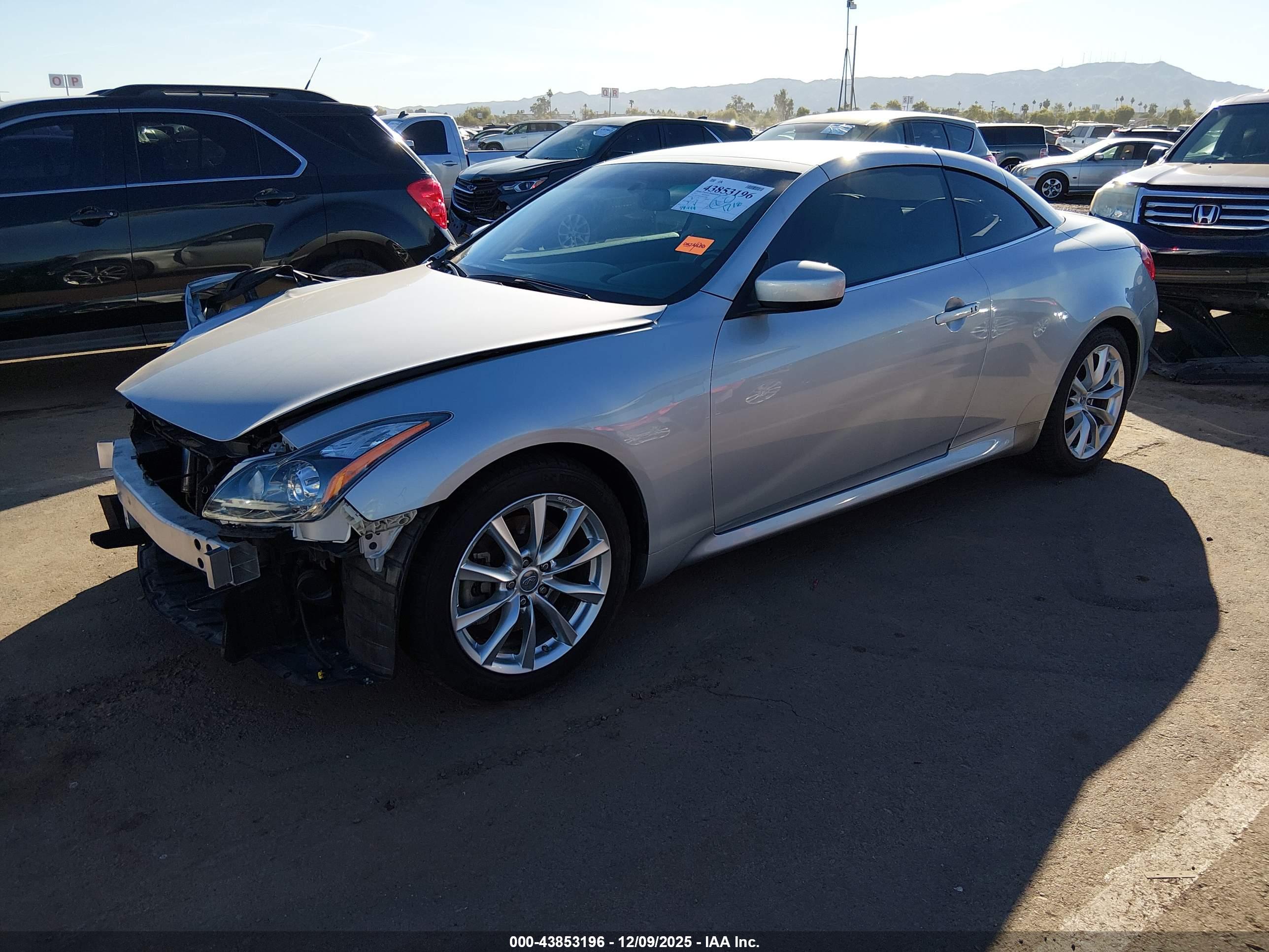 INFINITI G37 image 2