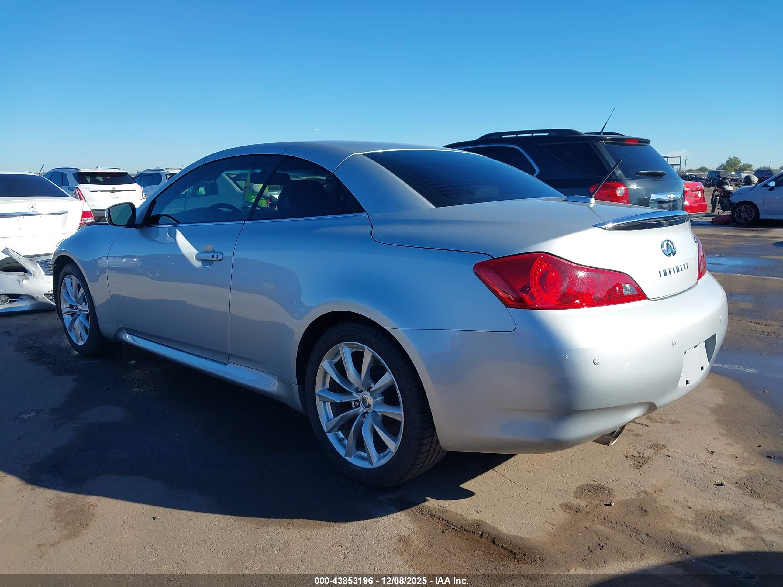INFINITI G37 image 3