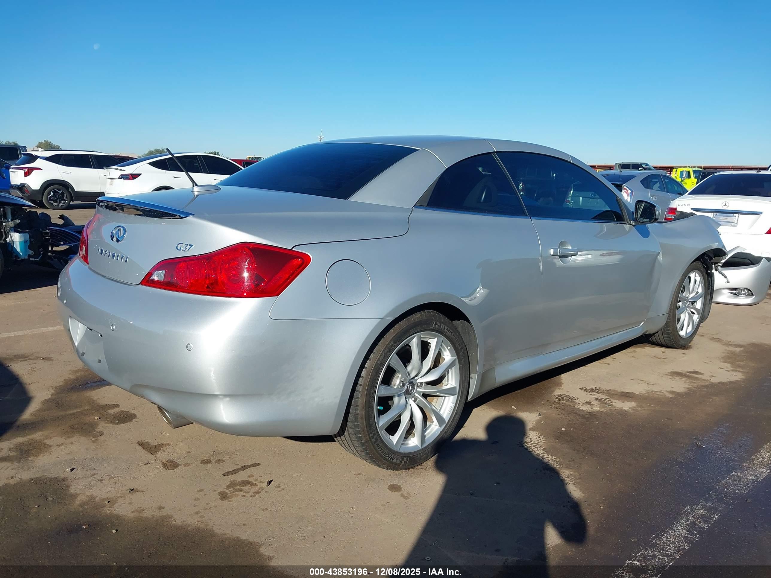INFINITI G37 image 4