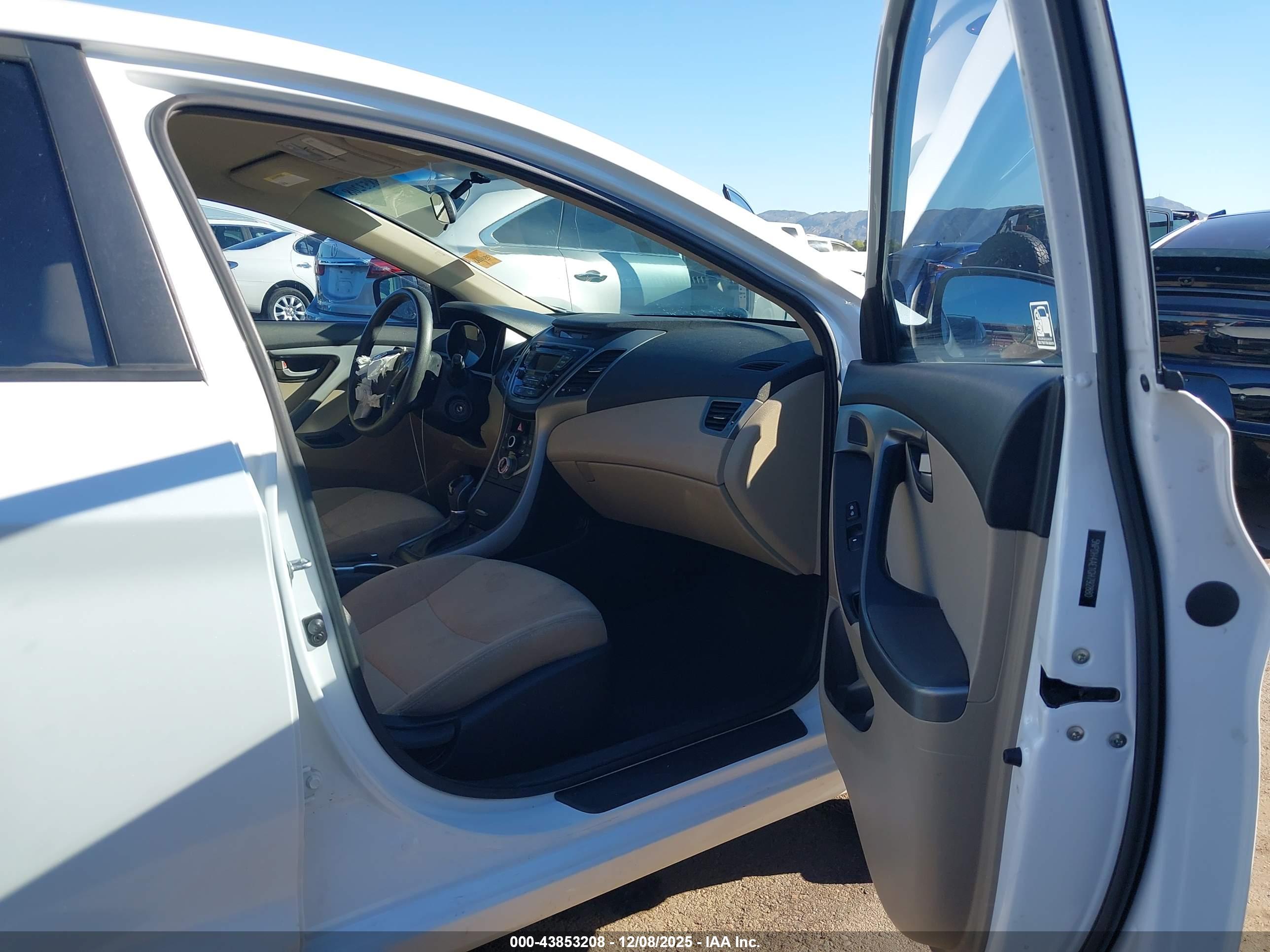 HYUNDAI ELANTRA image 5