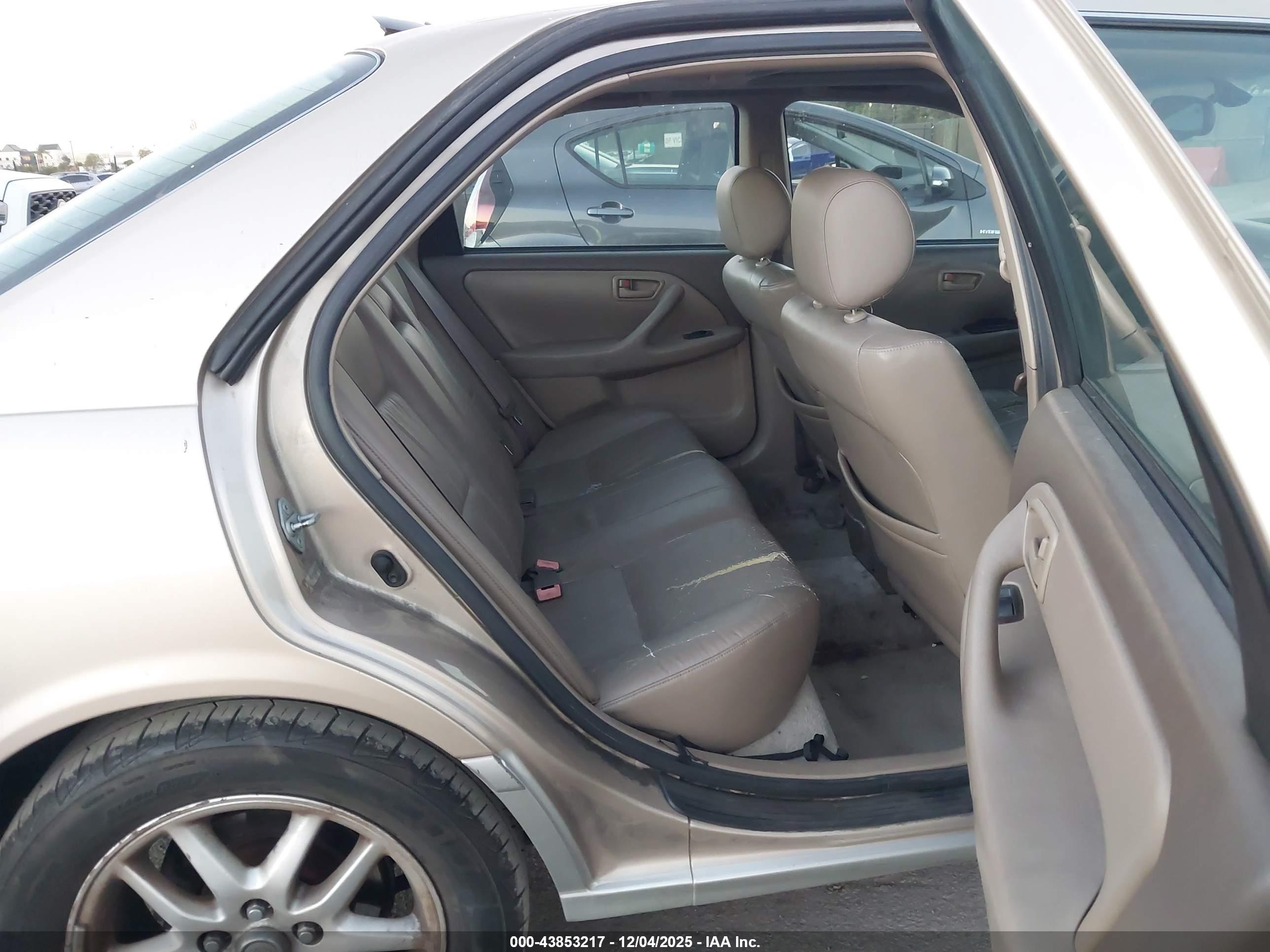 TOYOTA CAMRY image 8