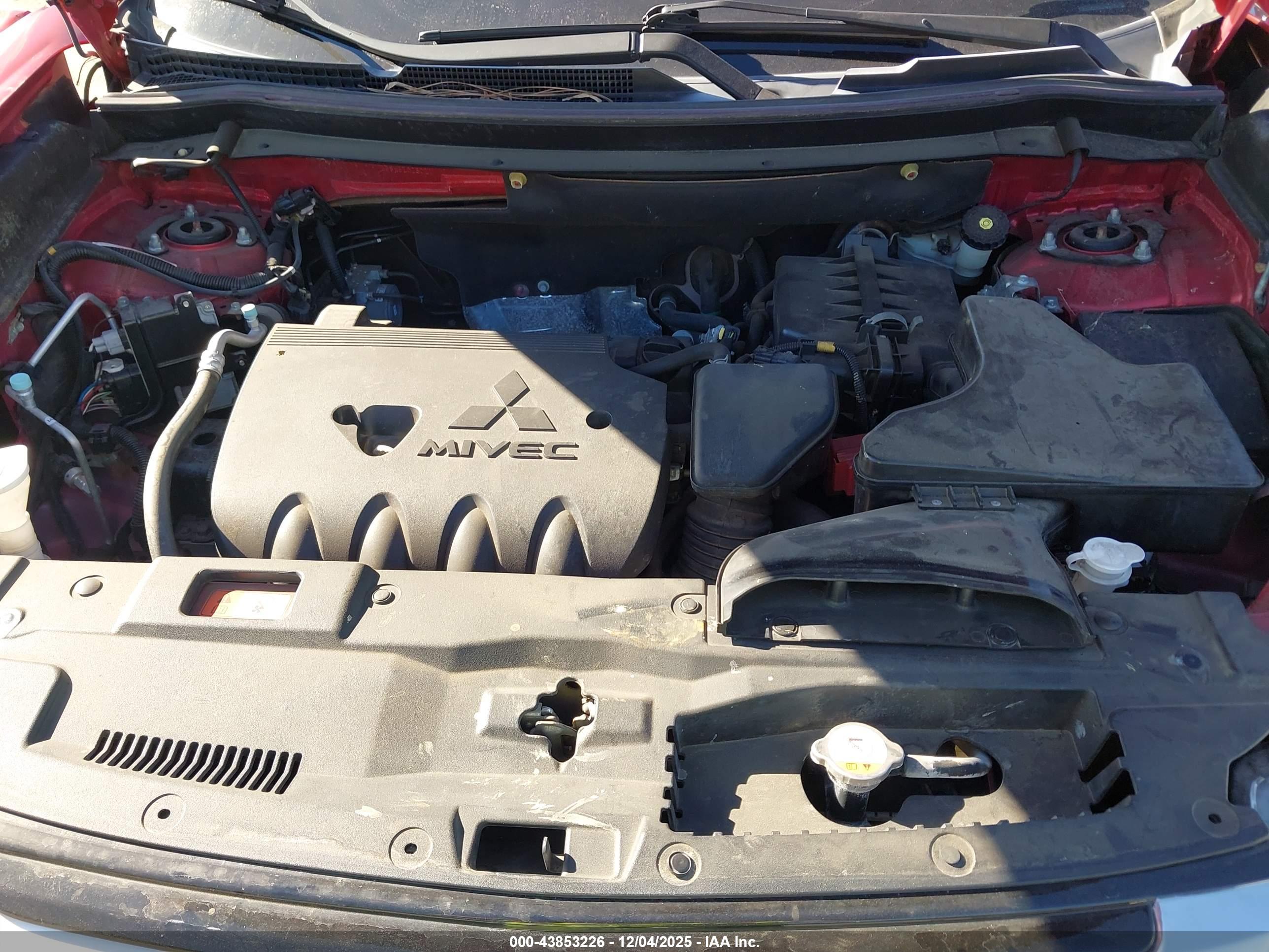MITSUBISHI OUTLANDER image 10
