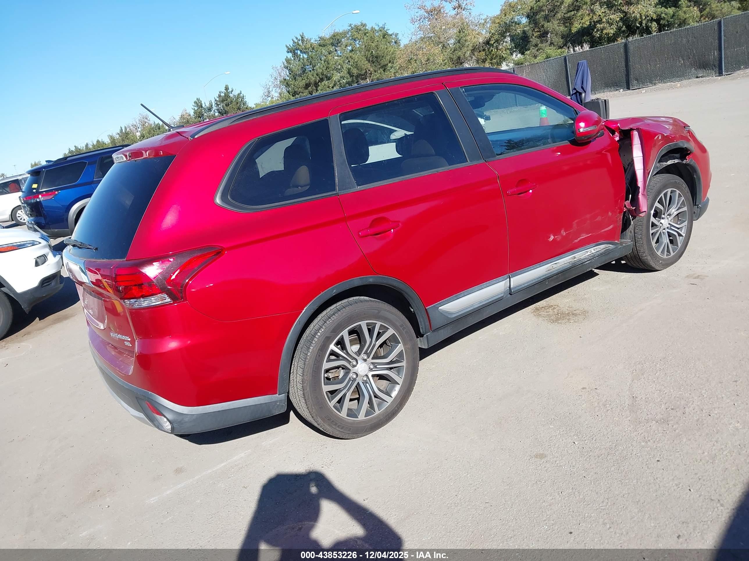 MITSUBISHI OUTLANDER image 4