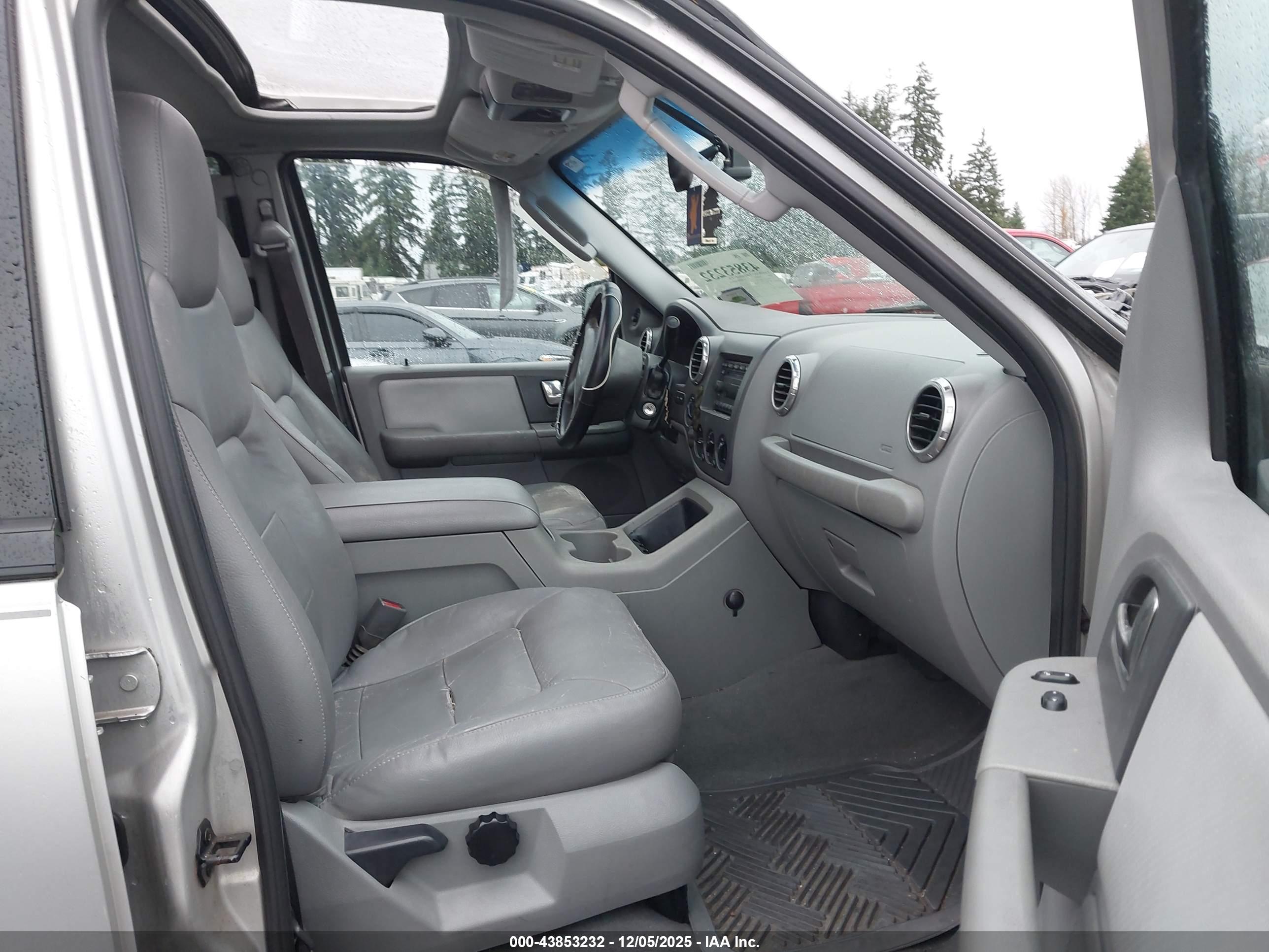FORD EXPEDITION image 5