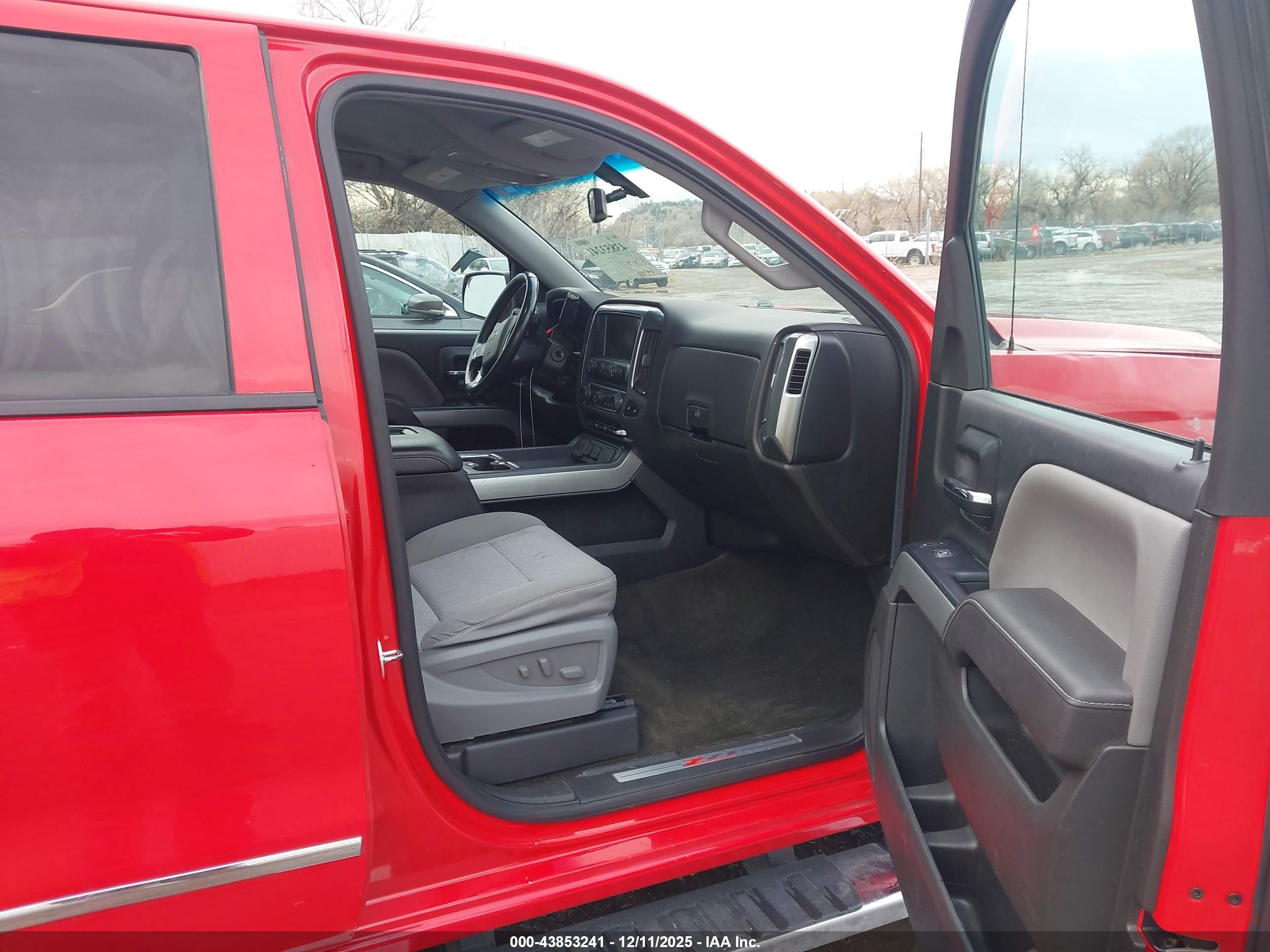 CHEVROLET SILVERADO image 5