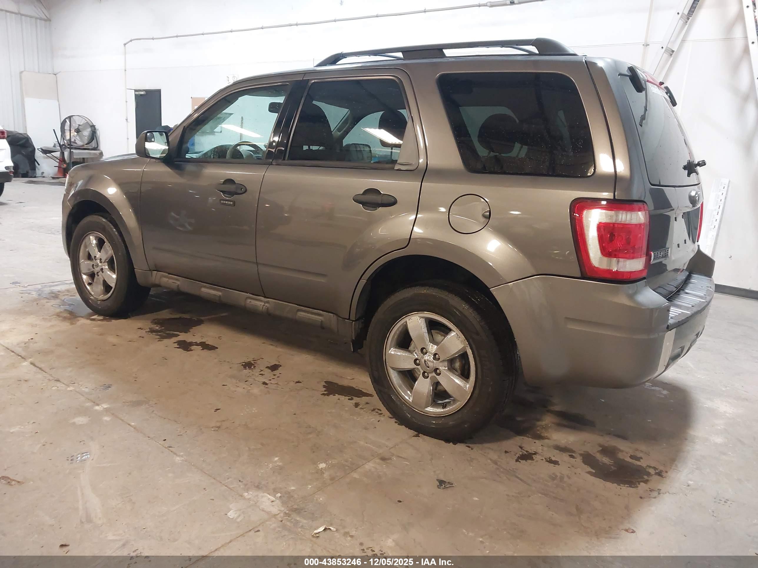 FORD ESCAPE image 3